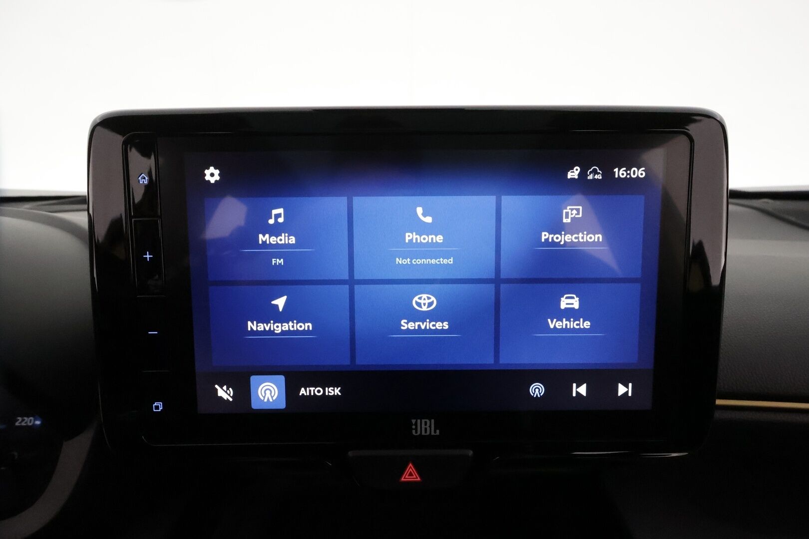 Toyota Yaris Cross 2023 1,5 Hybrid AWD-i Premiere Edition **HUD / JBL / Lasikatto / KeylessGo / Adapt.vakkari / Nahkapenkit / P.kamera** - 3,99 % KORKOTARJOUS TÄHÄN AUTOON - 1.om Suomi-auto / kahdet renkaat aluvanteilla / Merkkihuollettu