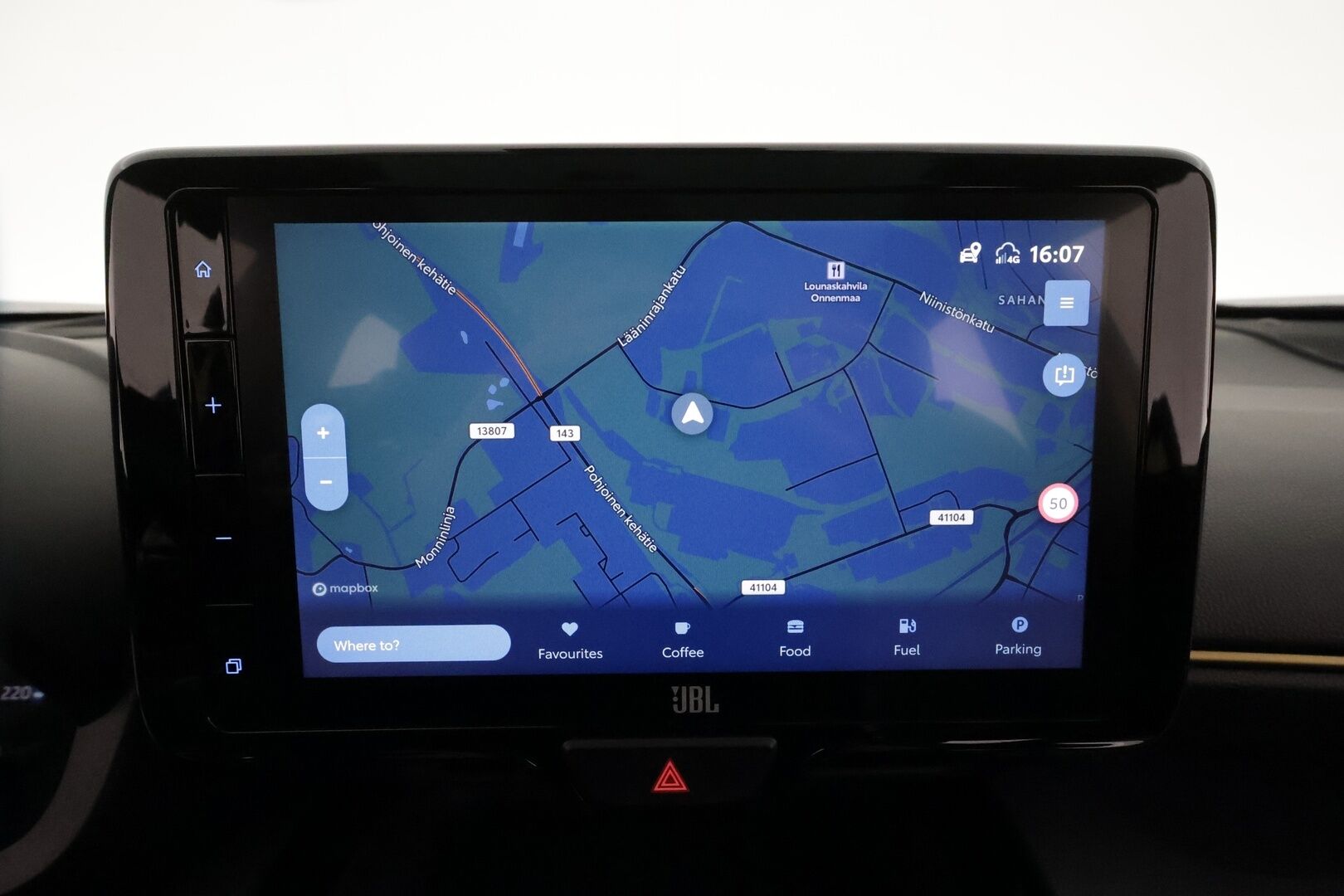 Toyota Yaris Cross 2023 1,5 Hybrid AWD-i Premiere Edition **HUD / JBL / Lasikatto / KeylessGo / Adapt.vakkari / Nahkapenkit / P.kamera** - 3,99 % KORKOTARJOUS TÄHÄN AUTOON - 1.om Suomi-auto / kahdet renkaat aluvanteilla / Merkkihuollettu