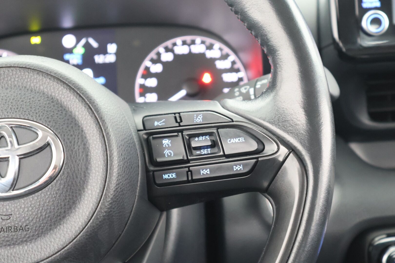 Toyota Yaris 2022 1,5 Hybrid Active -  Merkkihuollot | Adapt. Vak | P-kamera | Lohkolämmitin |Suomi-auto | Juuri katsastettu | 2x renkaat
