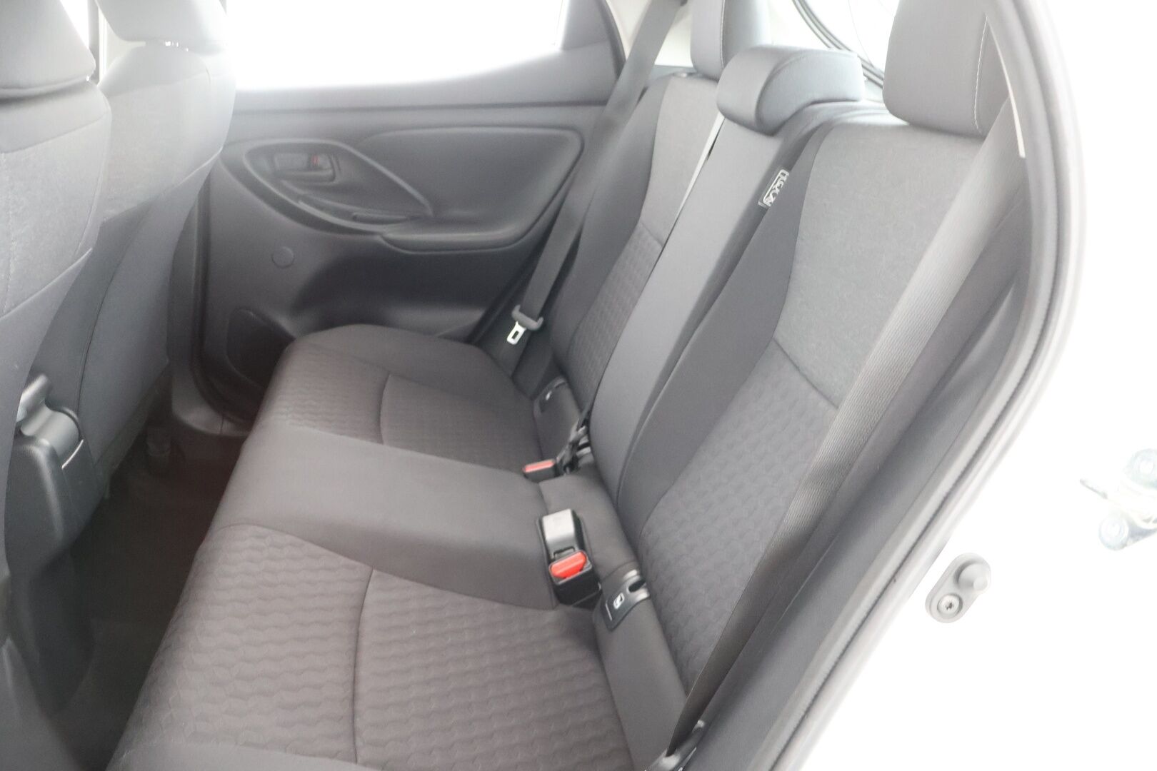 Toyota Yaris 2022 1,5 Hybrid Active -  Merkkihuollot | Adapt. Vak | P-kamera | Lohkolämmitin |Suomi-auto | Juuri katsastettu | 2x renkaat