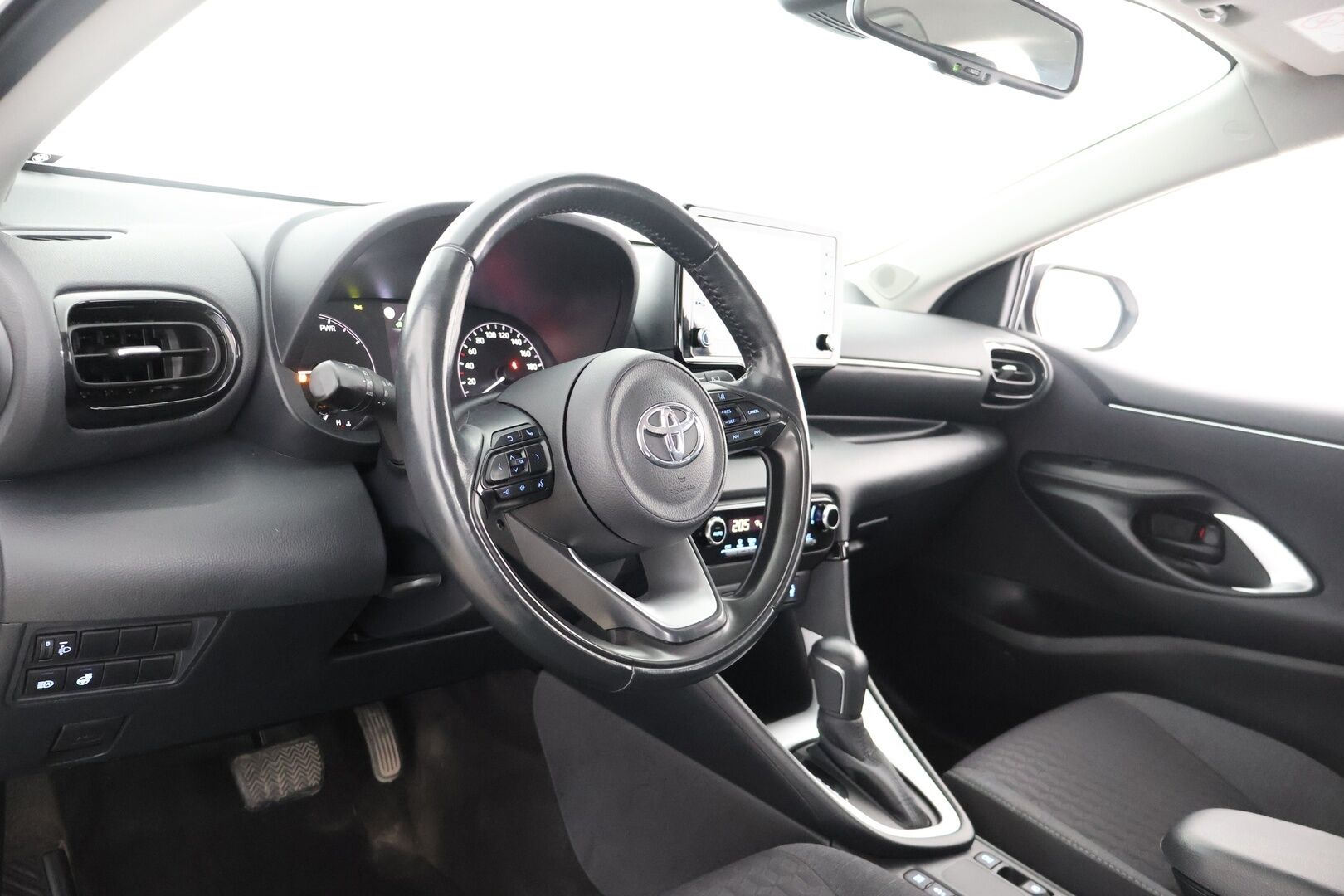 Toyota Yaris 2022 1,5 Hybrid Active -  Merkkihuollot | Adapt. Vak | P-kamera | Lohkolämmitin |Suomi-auto | Juuri katsastettu | 2x renkaat