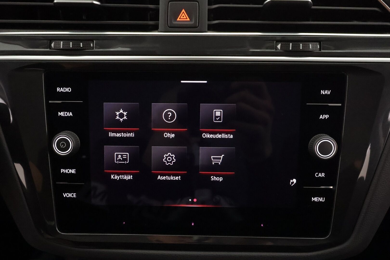 Volkswagen Tiguan 2022 Style Business 2,0 TDI SCR 110 kW 4MOTION DSG * Webasto / Koukku / ACC / Matrix-LED / P.Kamera / Hierovat Sportpenkit * - 1-Om suomi-auto / Kahdet renkaat