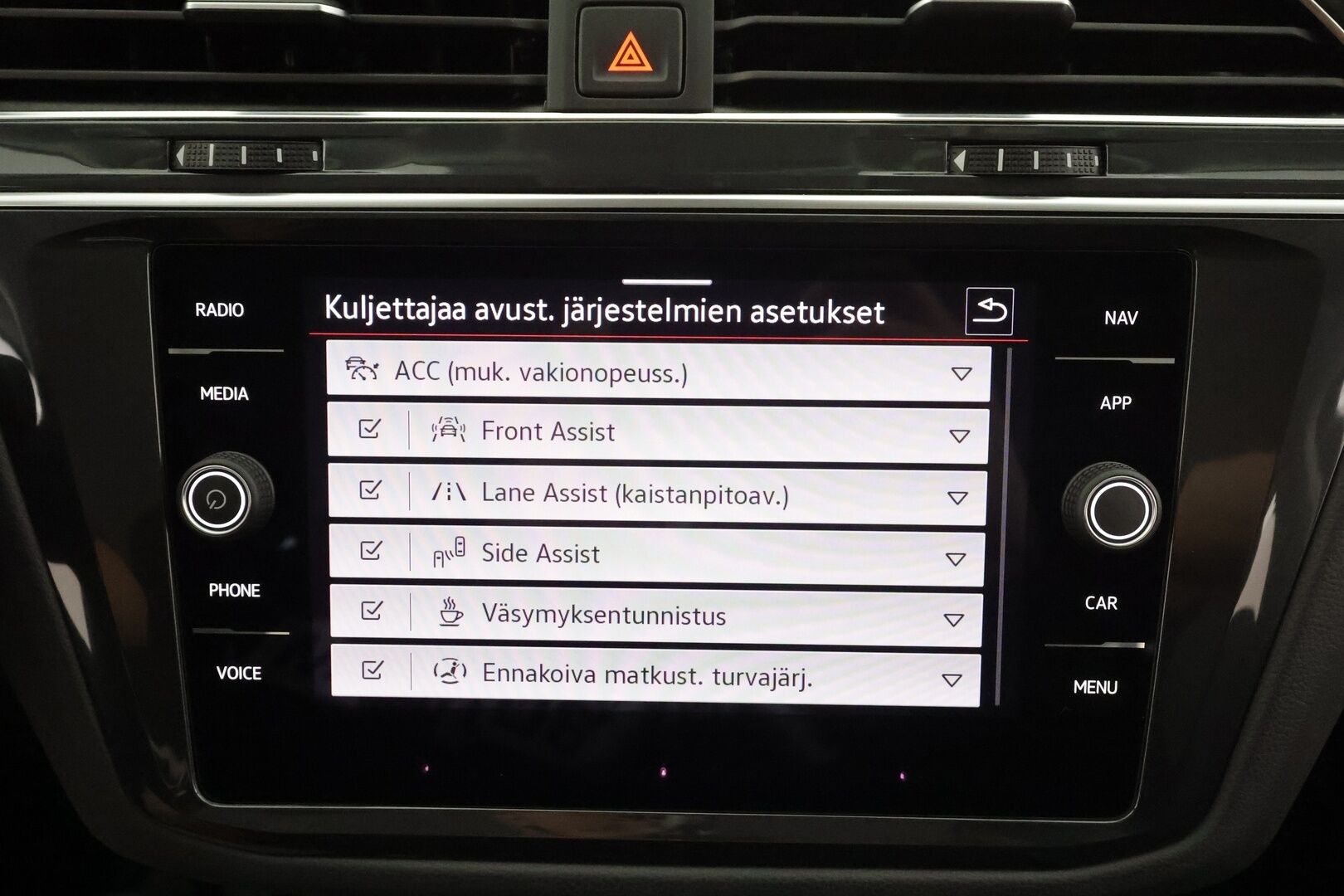 Volkswagen Tiguan 2022 Style Business 2,0 TDI SCR 110 kW 4MOTION DSG * Webasto / Koukku / ACC / Matrix-LED / P.Kamera / Hierovat Sportpenkit * - 1-Om suomi-auto / Kahdet renkaat