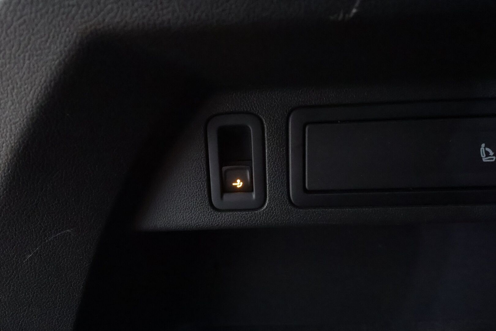 Volkswagen Tiguan 2022 2.0 TDI Style Business SCR 110 kW 4MOTION DSG * Webasto / Koukku / ACC / Matrix-LED / Kamera / Hierovat Sportpenkit * - KATSO KAMPANJAHINTA! / 1-Om suomi-auto / Kahdet renkaat / ALV - HULLUT AVAJAISHULINAT KORKOTARJOUS 3,29 %