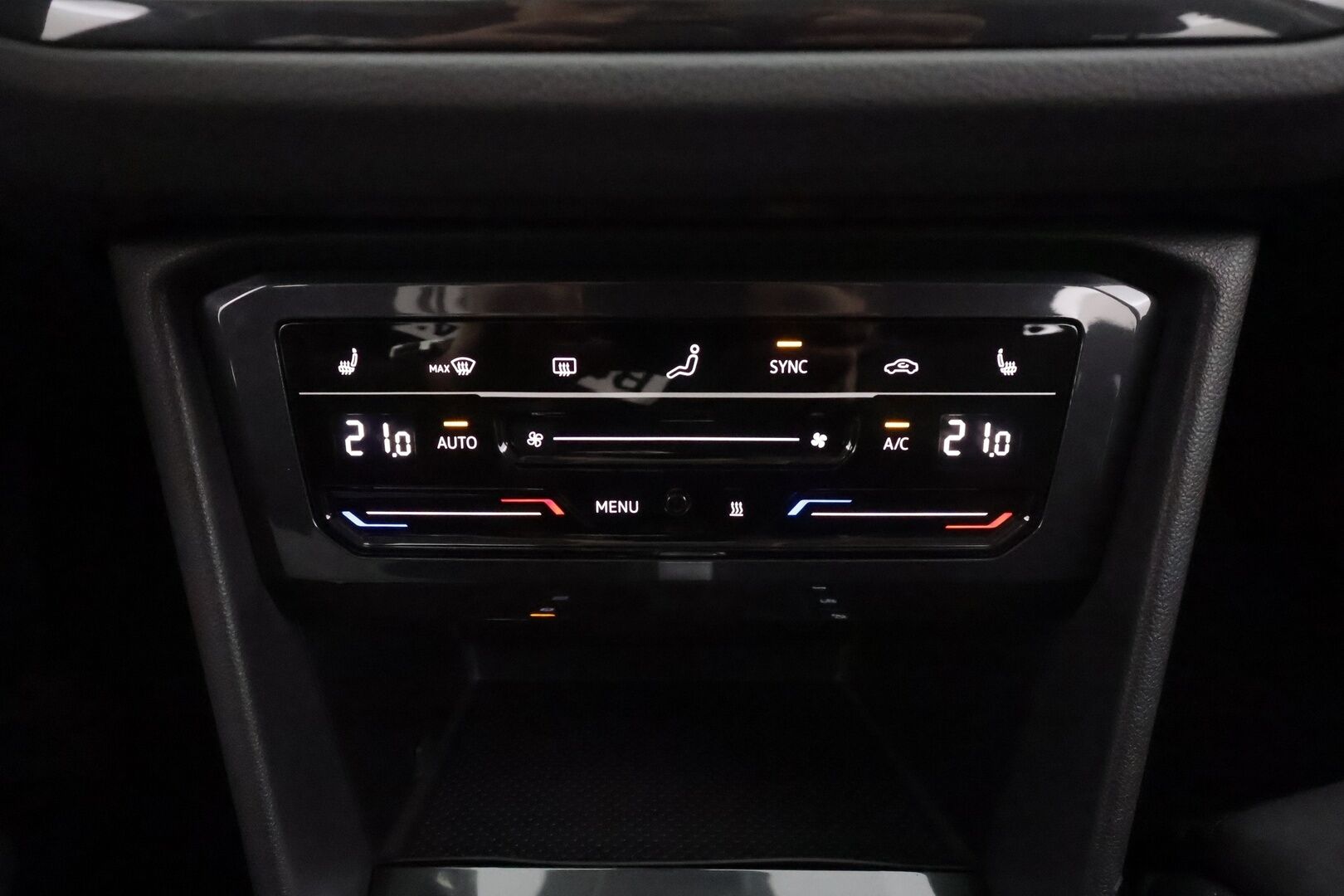 Volkswagen Tiguan 2022 2.0 TDI Style Business SCR 110 kW 4MOTION DSG * Webasto / Koukku / ACC / Matrix-LED / Kamera / Hierovat Sportpenkit * - KATSO KAMPANJAHINTA! / 1-Om suomi-auto / Kahdet renkaat / ALV - HULLUT AVAJAISHULINAT KORKOTARJOUS 3,29 %