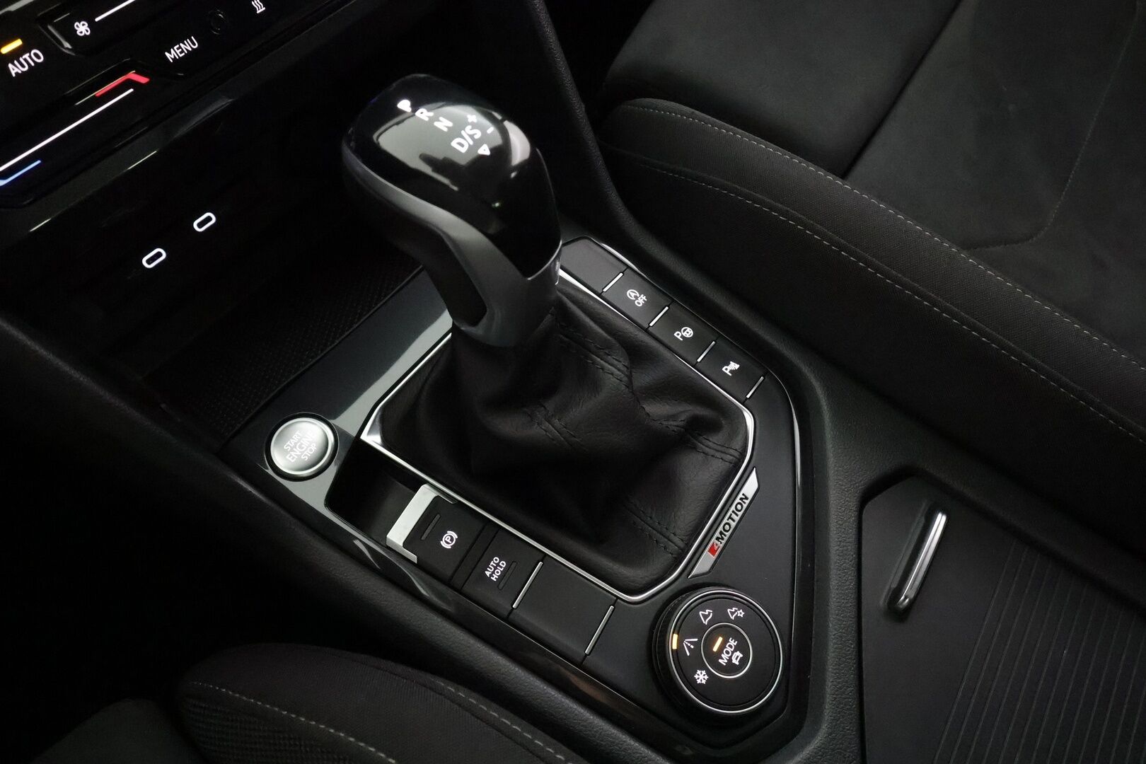 Volkswagen Tiguan 2022 2.0 TDI Style Business SCR 110 kW 4MOTION DSG * Webasto / Koukku / ACC / Matrix-LED / Kamera / Hierovat Sportpenkit * - KATSO KAMPANJAHINTA! / 1-Om suomi-auto / Kahdet renkaat / ALV - HULLUT AVAJAISHULINAT KORKOTARJOUS 3,29 %