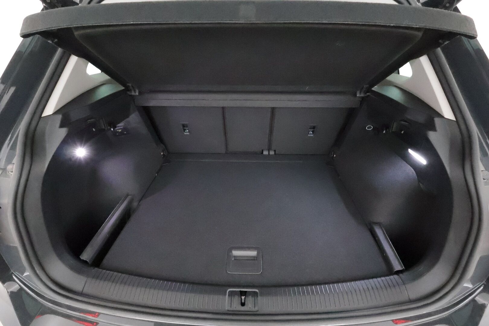 Volkswagen Tiguan 2022 Style Business 1,5 TSI 110 kW DSG **Webasto / Adapt.Vakkari / Matrix-LED / P.Kamera / Hierovat Penkit / Navi / Keyless** - 3,99 % KORKOTARJOUS TÄHÄN AUTOON - 1-om Suomi-auto / Kahdet Renkaat