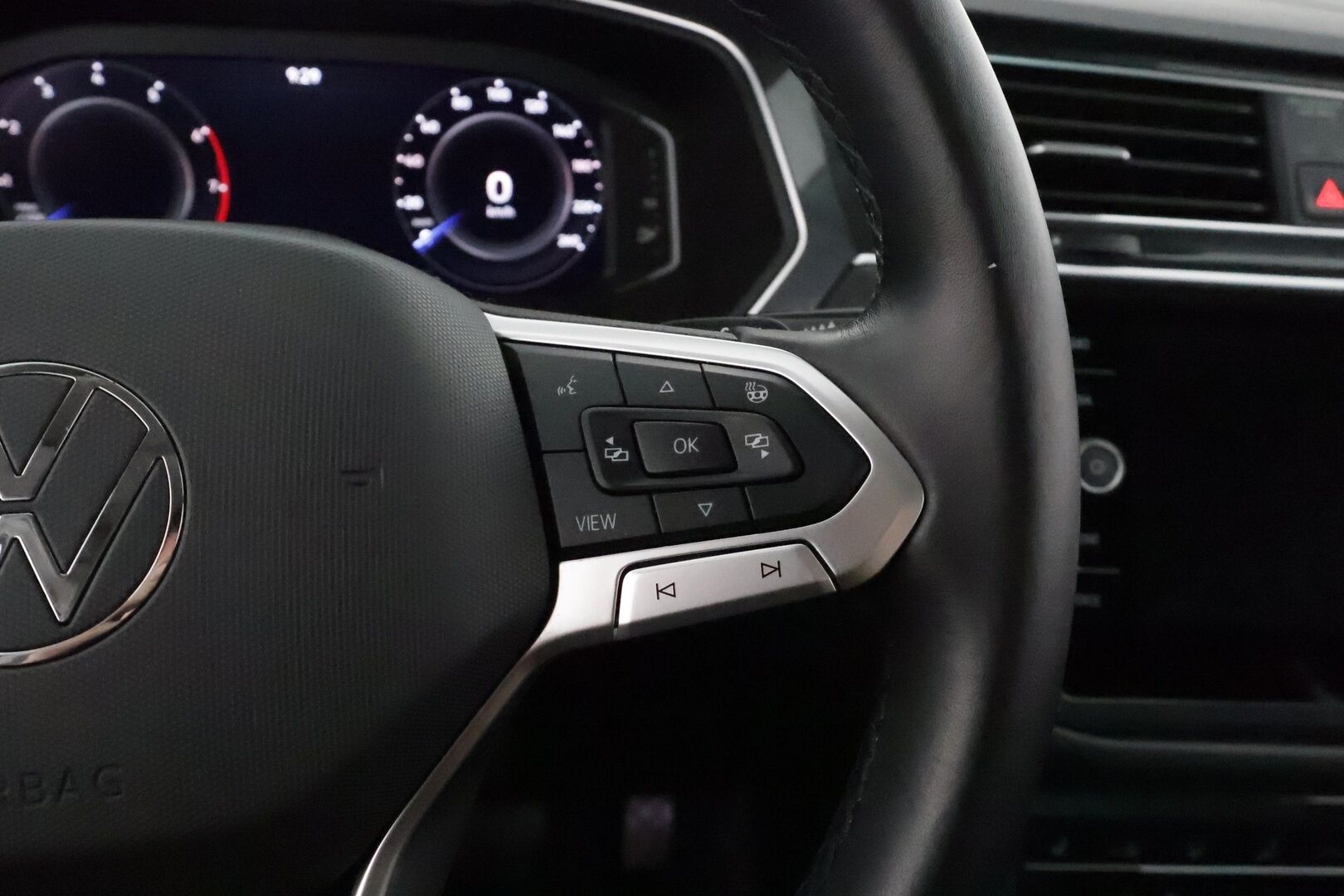 Volkswagen Tiguan 2022 Style Business 1,5 TSI 110 kW DSG **Webasto / Adapt.Vakkari / Matrix-LED / P.Kamera / Hierovat Penkit / Navi / Keyless** - 3,99 % KORKOTARJOUS TÄHÄN AUTOON - 1-om Suomi-auto / Kahdet Renkaat