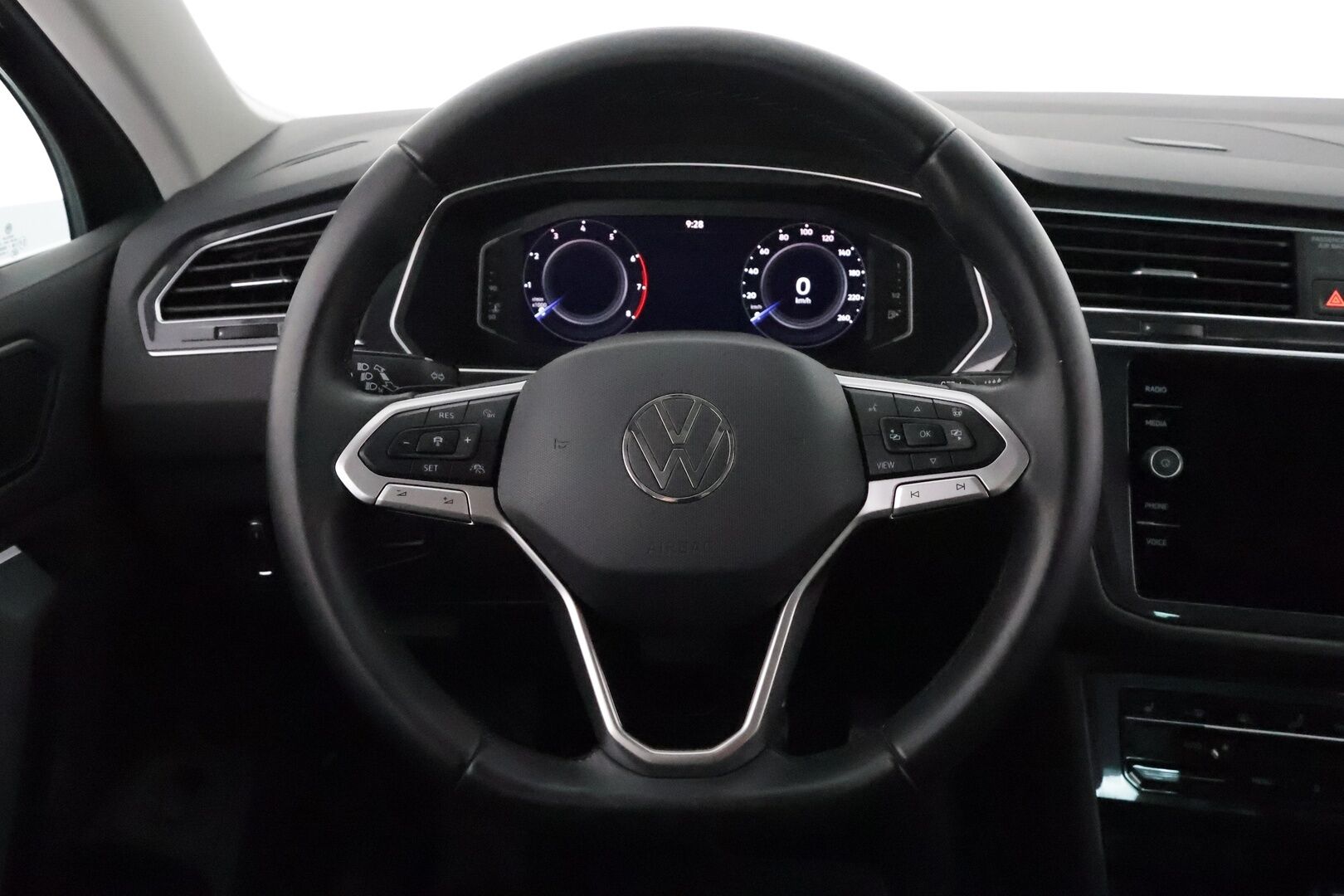Volkswagen Tiguan 2022 Style Business 1,5 TSI 110 kW DSG **Webasto / Adapt.Vakkari / Matrix-LED / P.Kamera / Hierovat Penkit / Navi / Keyless** - 3,99 % KORKOTARJOUS TÄHÄN AUTOON - 1-om Suomi-auto / Kahdet Renkaat