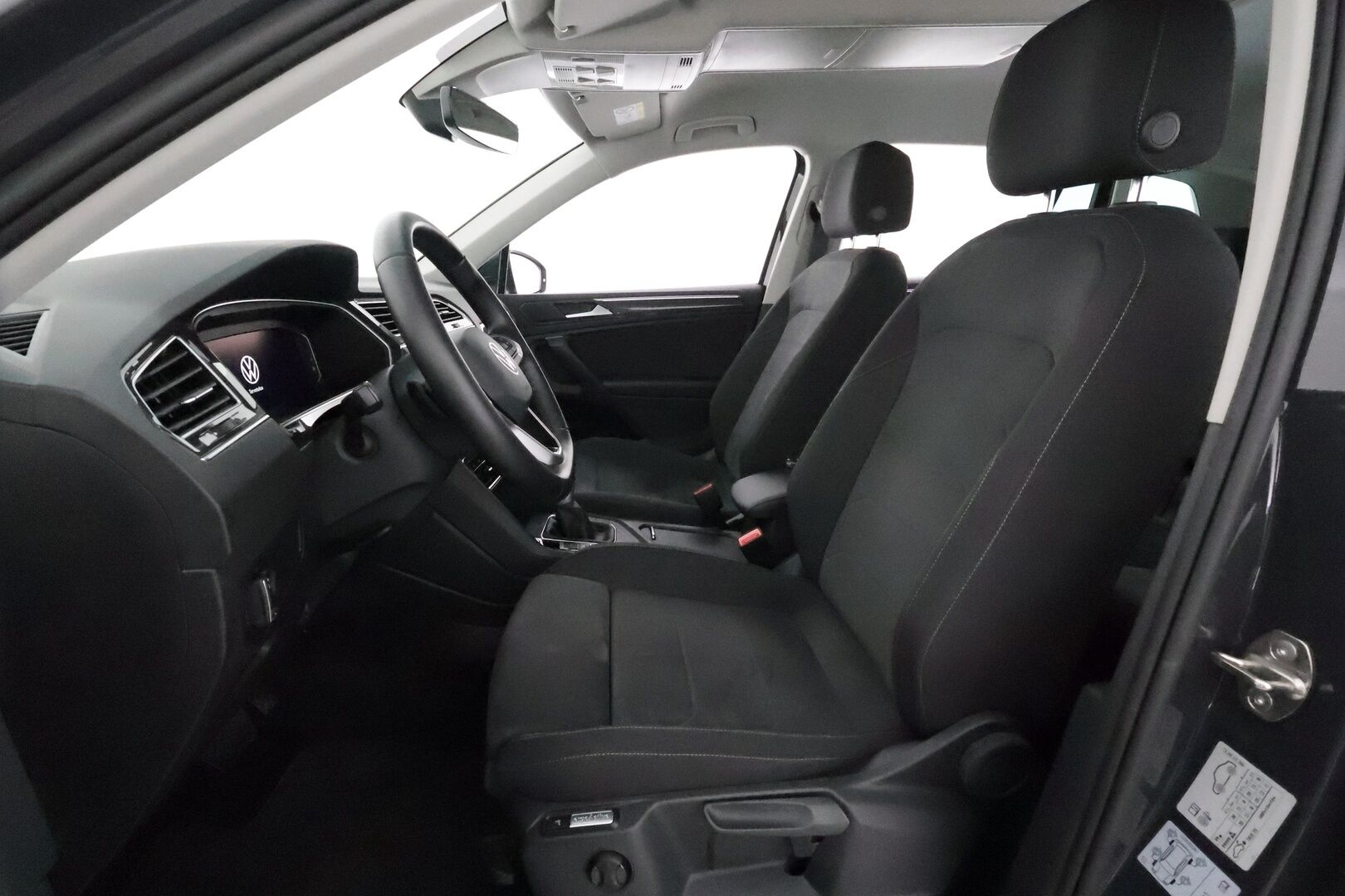 Volkswagen Tiguan 2022 Style Business 1,5 TSI 110 kW DSG **Webasto / Adapt.Vakkari / Matrix-LED / P.Kamera / Hierovat Penkit / Navi / Keyless** - 3,99 % KORKOTARJOUS TÄHÄN AUTOON - 1-om Suomi-auto / Kahdet Renkaat