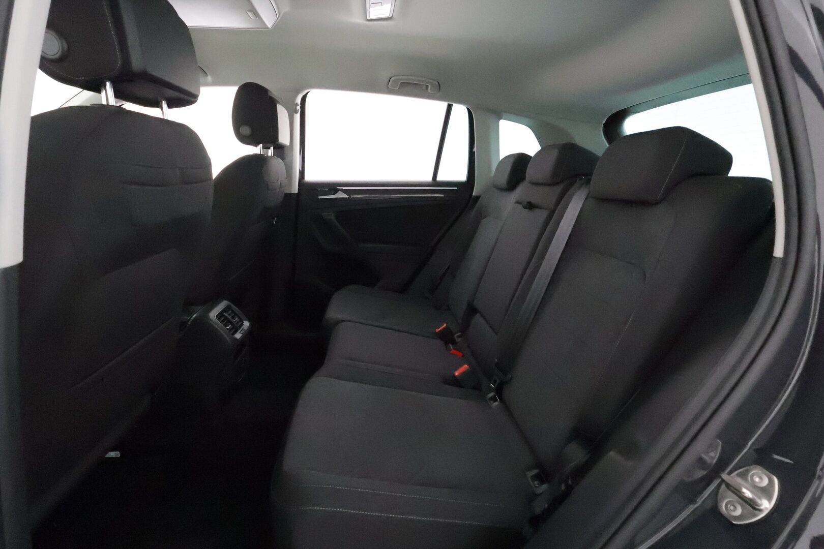 Volkswagen Tiguan 2022 Style Business 1,5 TSI 110 kW DSG **Webasto / Adapt.Vakkari / Matrix-LED / P.Kamera / Hierovat Penkit / Navi / Keyless** - 3,99 % KORKOTARJOUS TÄHÄN AUTOON - 1-om Suomi-auto / Kahdet Renkaat