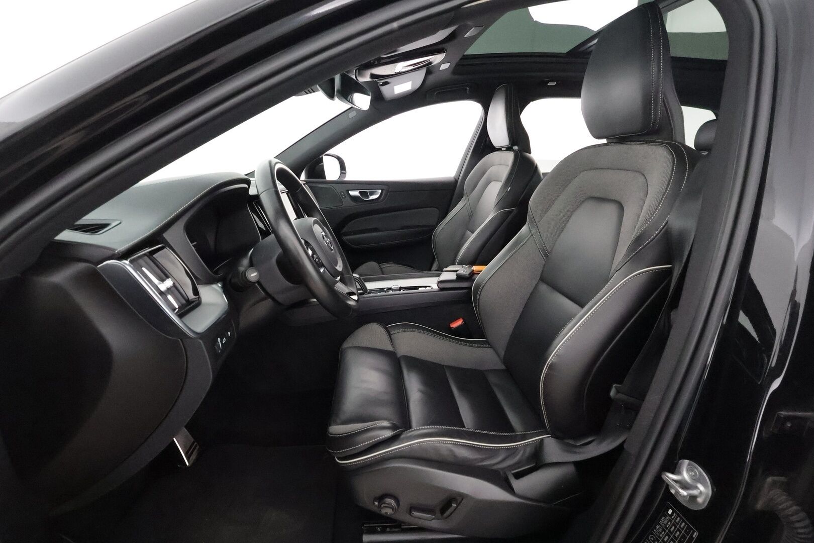 Volvo XC60 2022 T6 AWD Long Range R-Design Edition aut * Webasto / Adapt. Vakkari / Harman&Kardon / Sporttipenkki Muistilla / Panorama / P.kamera / KeylessGO * - 3,99 % KORKOTARJOUS TÄHÄN AUTOON - Suomi-auto / 1 omisteinen
