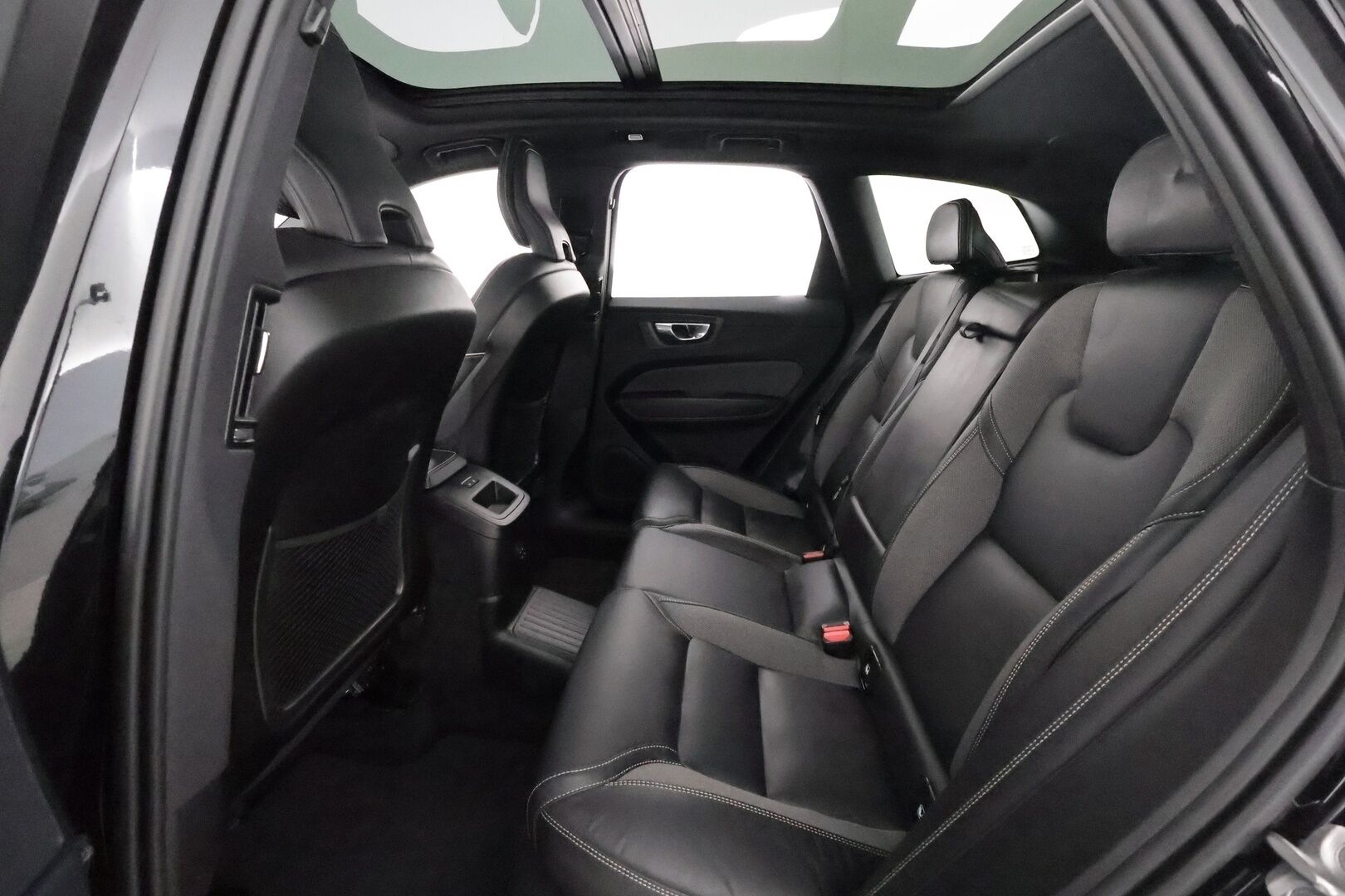 Volvo XC60 2022 T6 AWD Long Range R-Design Edition aut * Webasto / Adapt. Vakkari / Harman&Kardon / Sporttipenkki Muistilla / Panorama / P.kamera / KeylessGO * - 3,99 % KORKOTARJOUS TÄHÄN AUTOON - Suomi-auto / 1 omisteinen