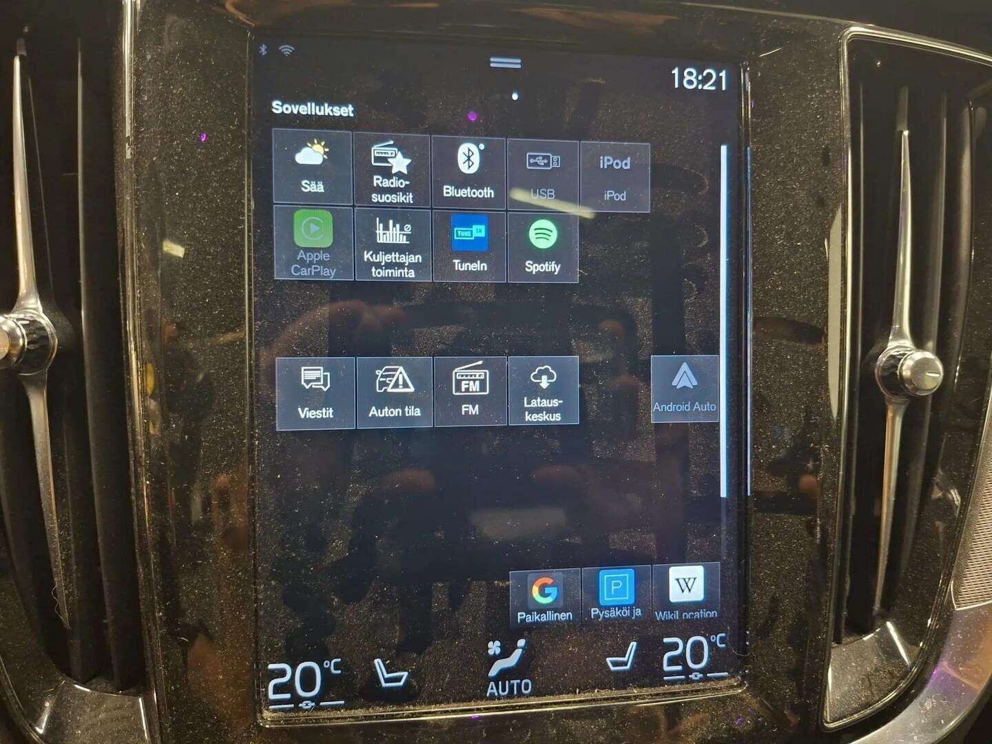Volvo V60 2019 T8 AWD R-Design aut - | Webasto | ACC & Pilot | Koukku | VOC | Panorama | Adapt LED | Hifi | P.Kamera ja tutkat | Apple & Android | Nahkasisusta |