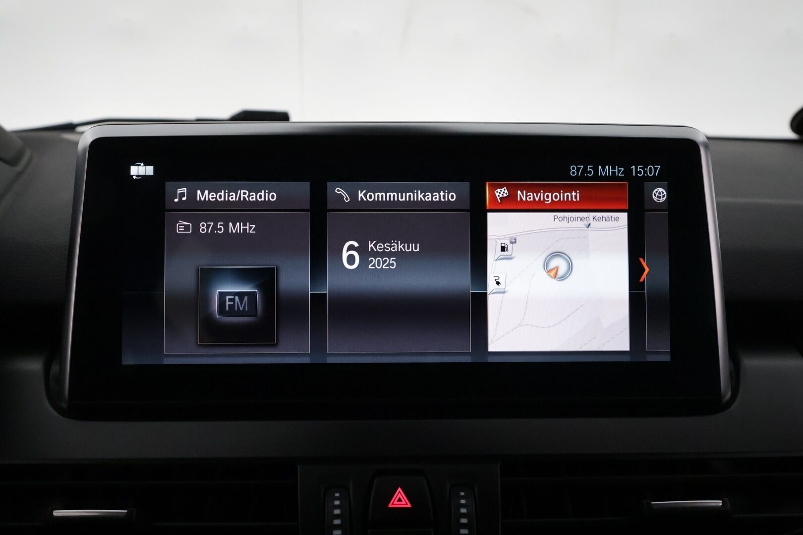 BMW 225 2020 F45 Active Tourer 225xe A ** HUD / P.kamera / LED-valot / Navi / Nahkaverhoilu ** - Kahdet Renkaat / Akku Kuntotarkistettu!