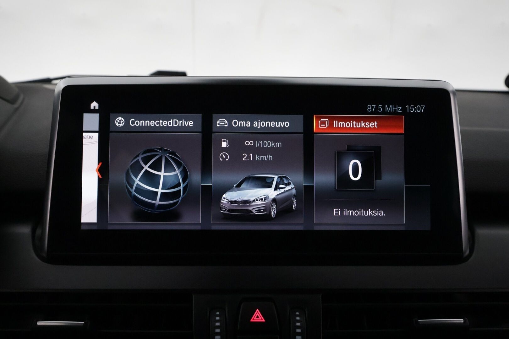 BMW 225 2020 F45 Active Tourer 225xe A ** HUD / P.kamera / LED-valot / Navi / Nahkaverhoilu ** - Kahdet Renkaat / Akku Kuntotarkistettu!