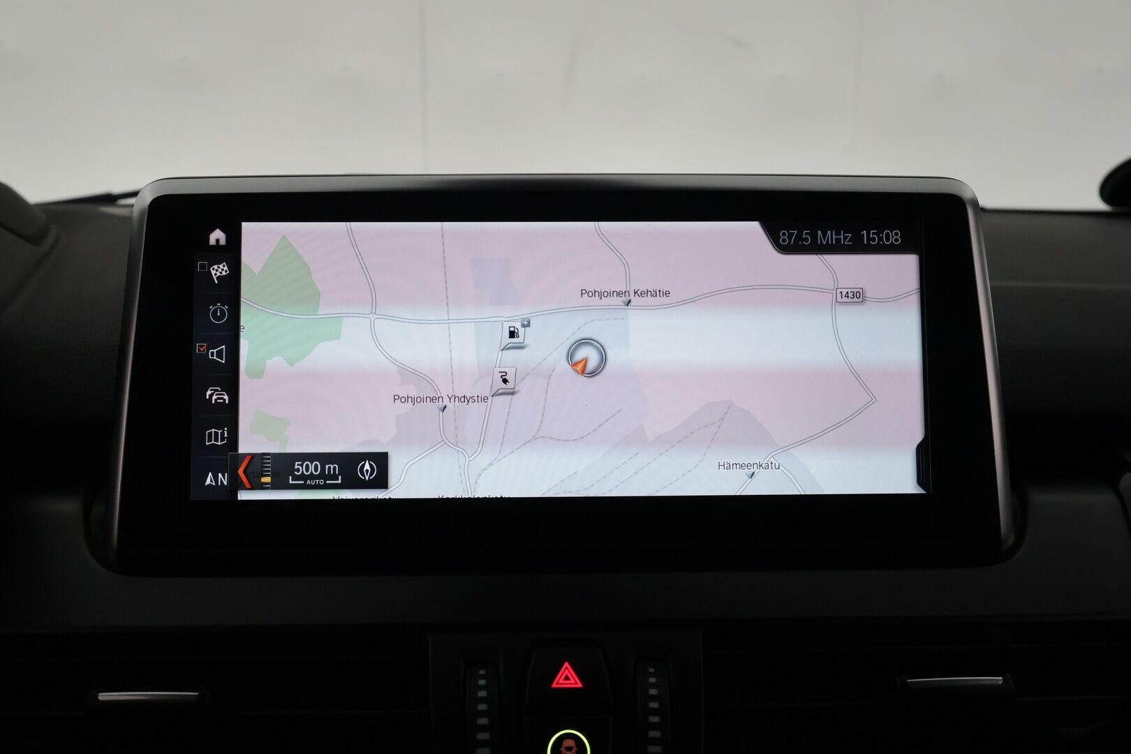 BMW 225 2020 F45 Active Tourer 225xe A ** HUD / P.kamera / LED-valot / Navi / Nahkaverhoilu ** - Kahdet Renkaat / Akku Kuntotarkistettu!