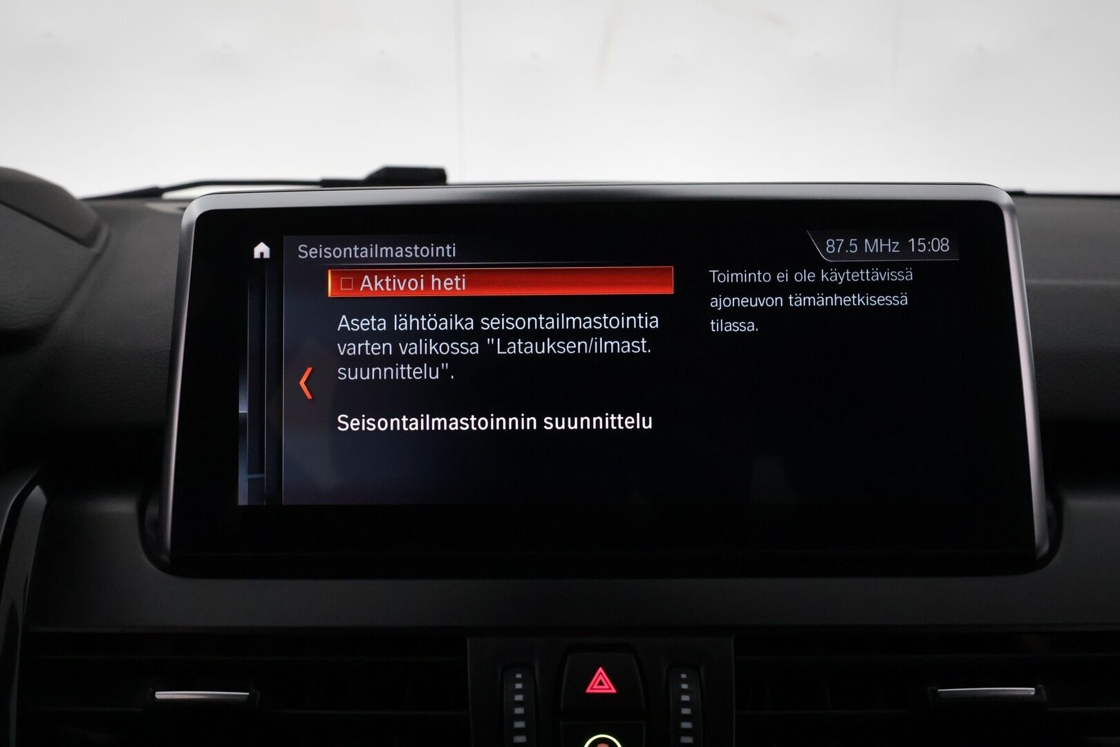 BMW 225 2020 F45 Active Tourer 225xe A ** HUD / P.kamera / LED-valot / Navi / Nahkaverhoilu ** - Kahdet Renkaat / Akku Kuntotarkistettu!