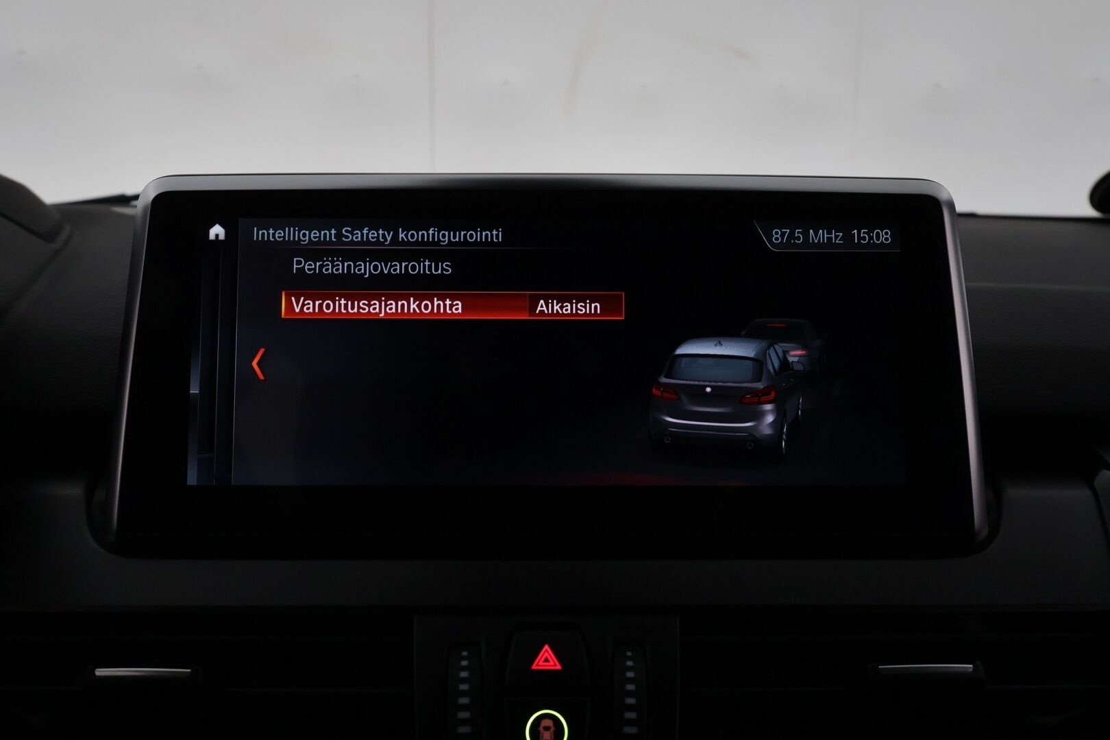 BMW 225 2020 F45 Active Tourer 225xe A ** HUD / P.kamera / LED-valot / Navi / Nahkaverhoilu ** - Kahdet Renkaat / Akku Kuntotarkistettu!