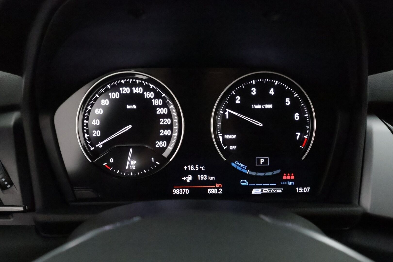 BMW 225 2020 F45 Active Tourer 225xe A ** HUD / P.kamera / LED-valot / Navi / Nahkaverhoilu ** - Kahdet Renkaat / Akku Kuntotarkistettu!