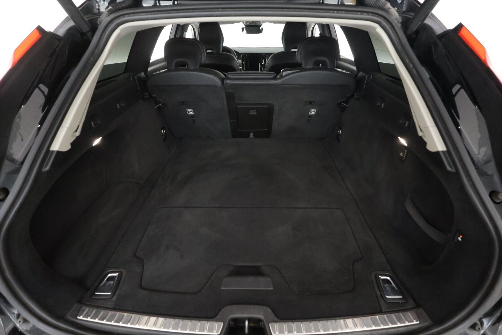 Volvo V90 2023 B4 MHEV Business Plus Bright aut - | Webasto | Koukku | ACC | Panorama | Full-LED | P.Kamera | Sporttinahat Muistilla | Navi | Kaistavahti | Keyless | Digimittaristo | Apple&Android  |1-om Suomi-auto | Kahdet renkaat | - KORKO VAIN 3,99 %
