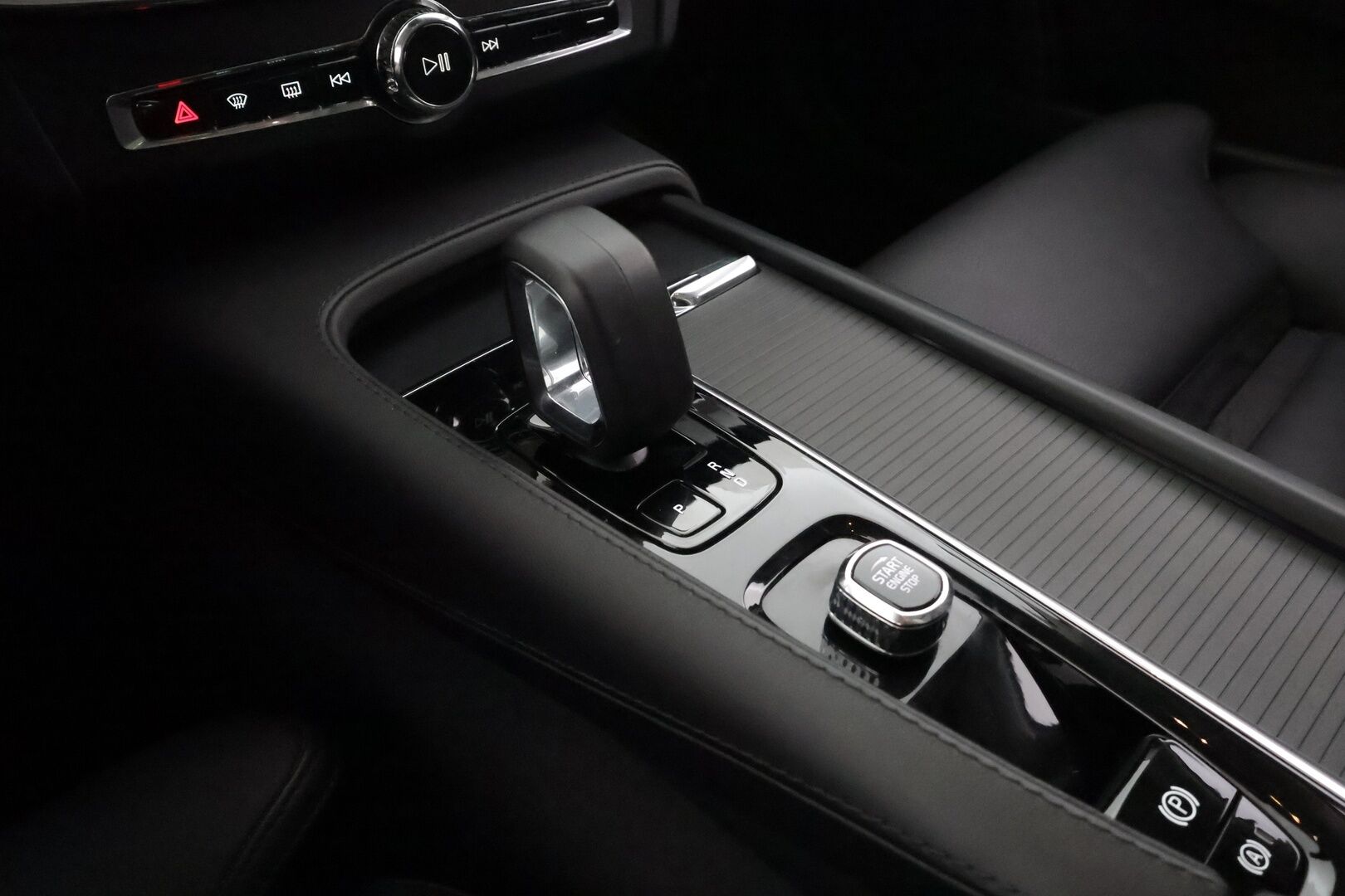 Volvo V90 2023 B4 MHEV Business Plus Bright aut - | Webasto | Koukku | ACC | Panorama | Full-LED | P.Kamera | Sporttinahat Muistilla | Navi | Kaistavahti | Keyless | Digimittaristo | Apple&Android  |1-om Suomi-auto | Kahdet renkaat |