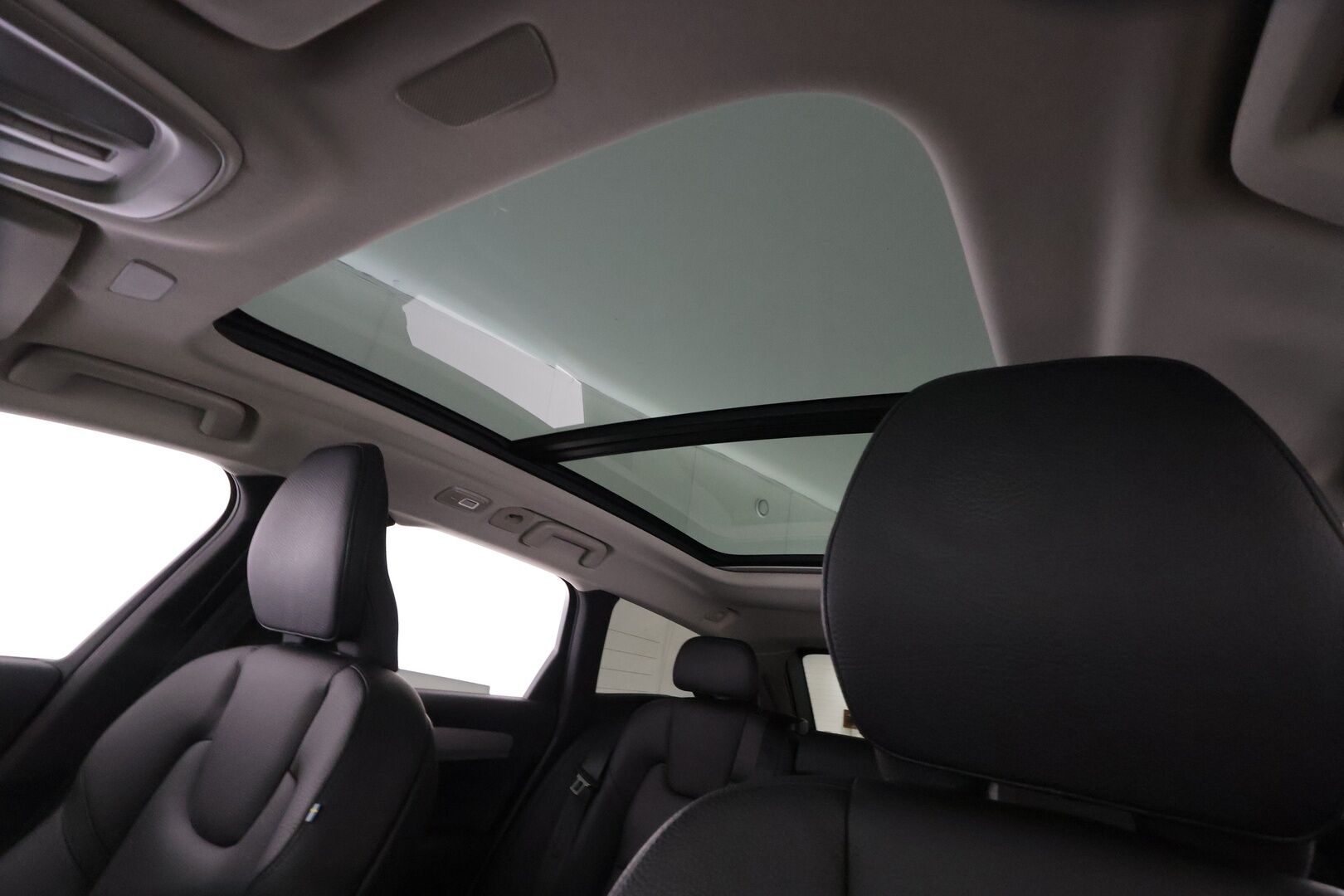 Volvo V90 2023 B4 MHEV Business Plus Bright aut - | Webasto | Koukku | ACC | Panorama | Full-LED | P.Kamera | Sporttinahat Muistilla | Navi | Kaistavahti | Keyless | Digimittaristo | Apple&Android  |1-om Suomi-auto | Kahdet renkaat | - KORKO VAIN 3,99 %