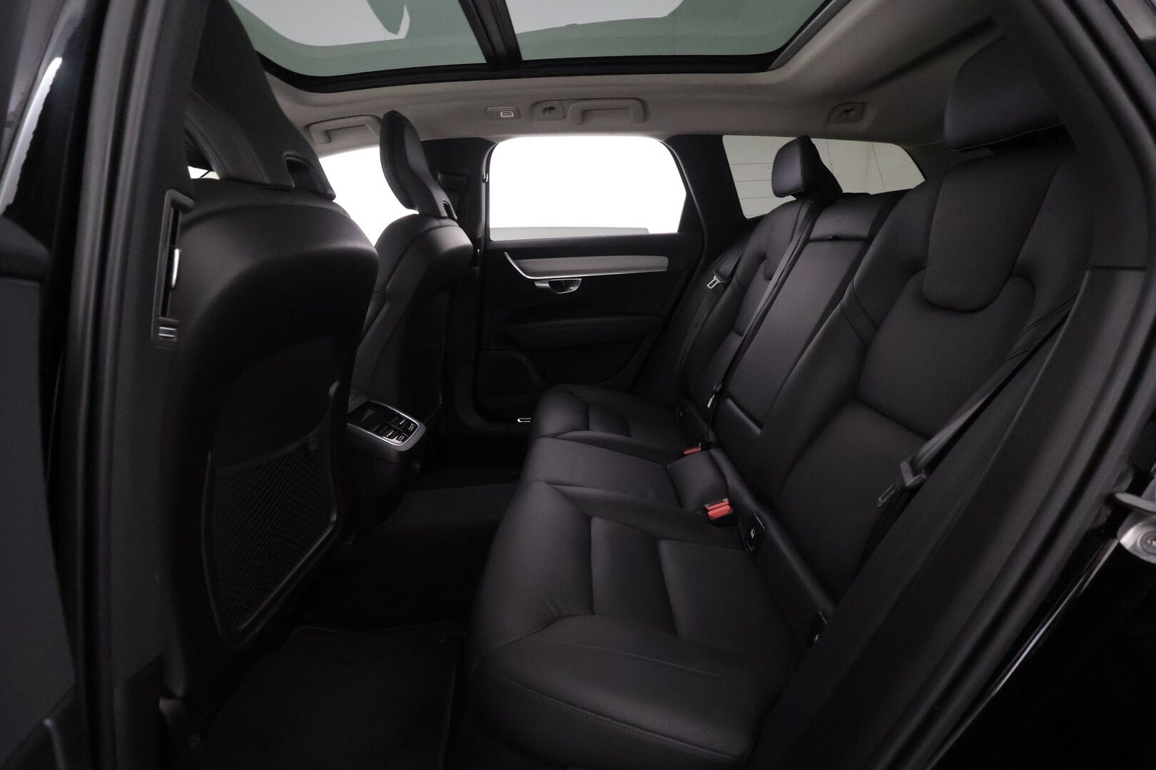 Volvo V90 2023 B4 MHEV Business Plus Bright aut - | Webasto | Koukku | ACC | Panorama | Full-LED | P.Kamera | Sporttinahat Muistilla | Navi | Kaistavahti | Keyless | Digimittaristo | Apple&Android  |1-om Suomi-auto | Kahdet renkaat | - KORKO VAIN 3,99 %
