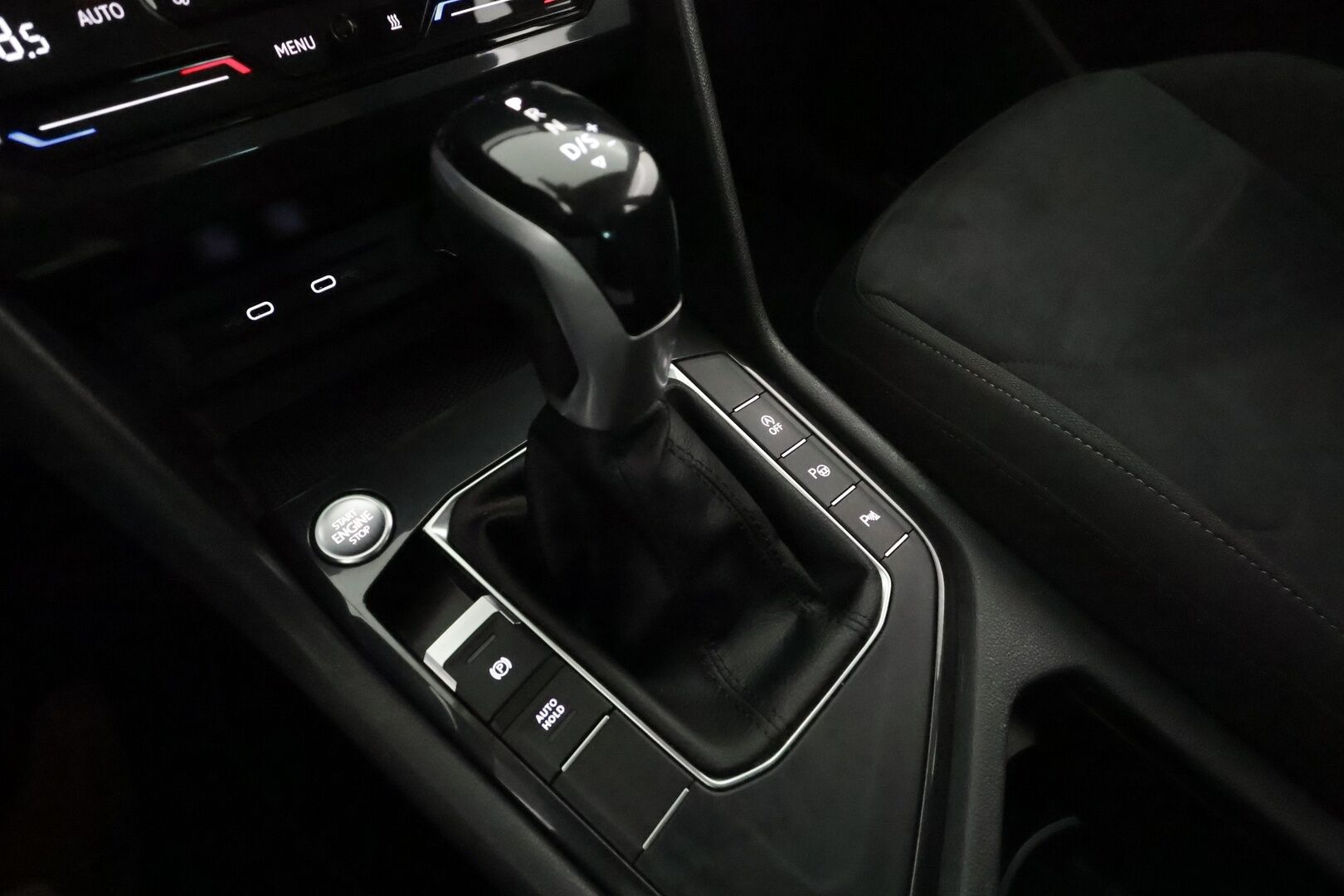 Volkswagen Tiguan 2022 Style 1,5TSI Business 110 kW DSG / 1.Om Suomi-auto / Webasto / Adapt.vakkari / iQ.Light / P.kamera / Koukku - Digimittari / KeyLessGo / Kahdet hyvät renkaat