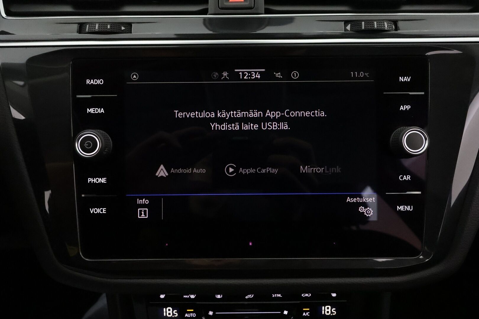 Volkswagen Tiguan 2022 Style 1,5TSI Business 110 kW DSG / 1.Om Suomi-auto / Webasto / Adapt.vakkari / iQ.Light / P.kamera / Koukku - Digimittari / KeyLessGo / Kahdet hyvät renkaat