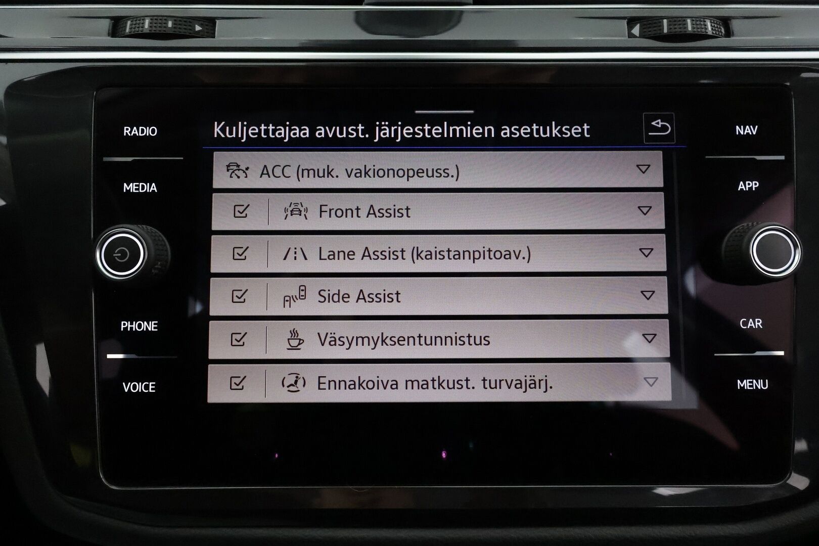 Volkswagen Tiguan 2022 Style 1,5TSI Business 110 kW DSG / 1.Om Suomi-auto / Webasto / Adapt.vakkari / iQ.Light / P.kamera / Koukku - Digimittari / KeyLessGo / Kahdet hyvät renkaat