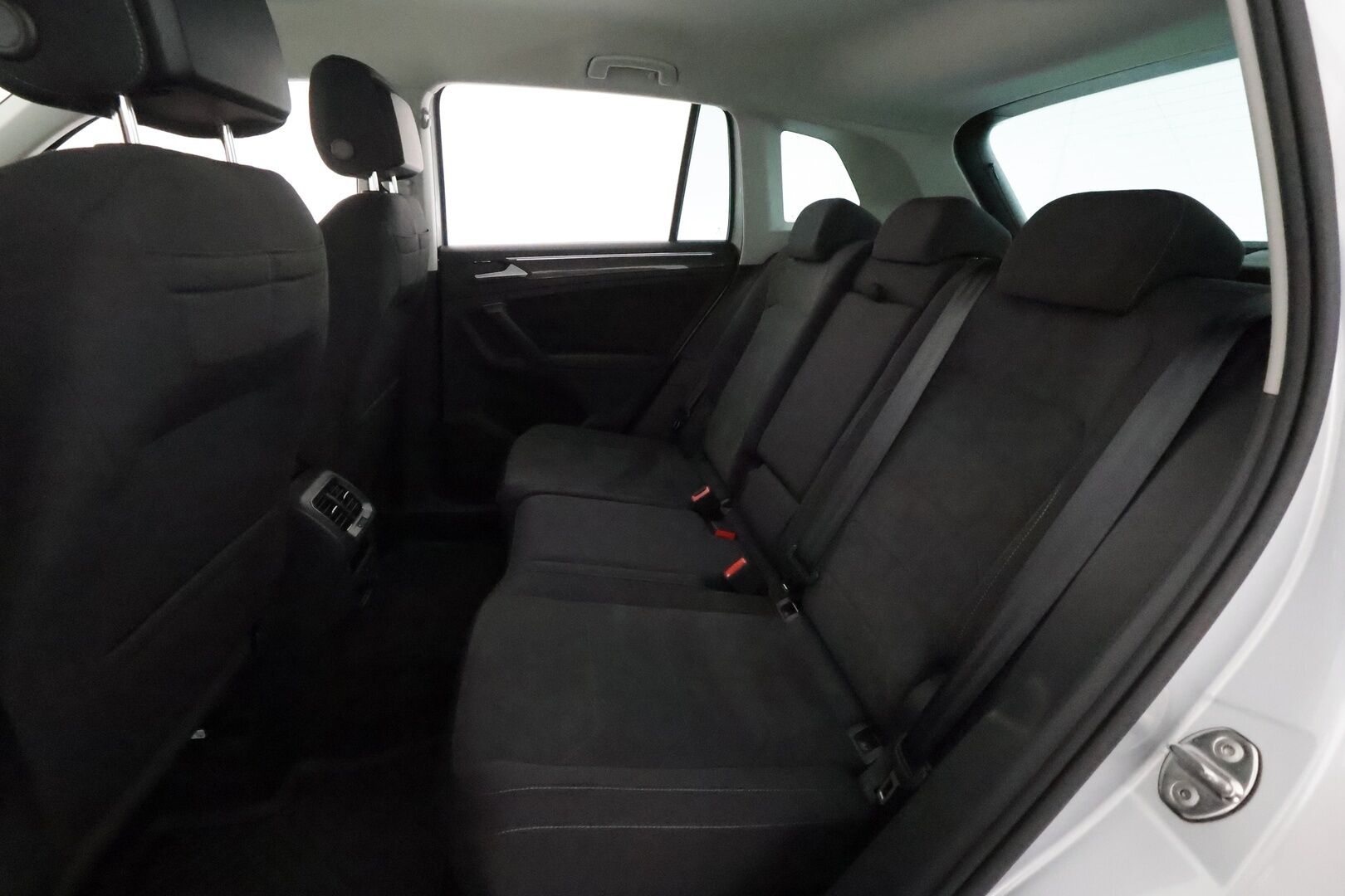 Volkswagen Tiguan 2022 Style Business 1,5 TSI 110 kW DSG **Webasto / Koukku / ACC / Matrix-LED / P.Kamera / Kaistavahti / KeylessGO** - 1-om Suomi-auto / Kahdet Renkaat
