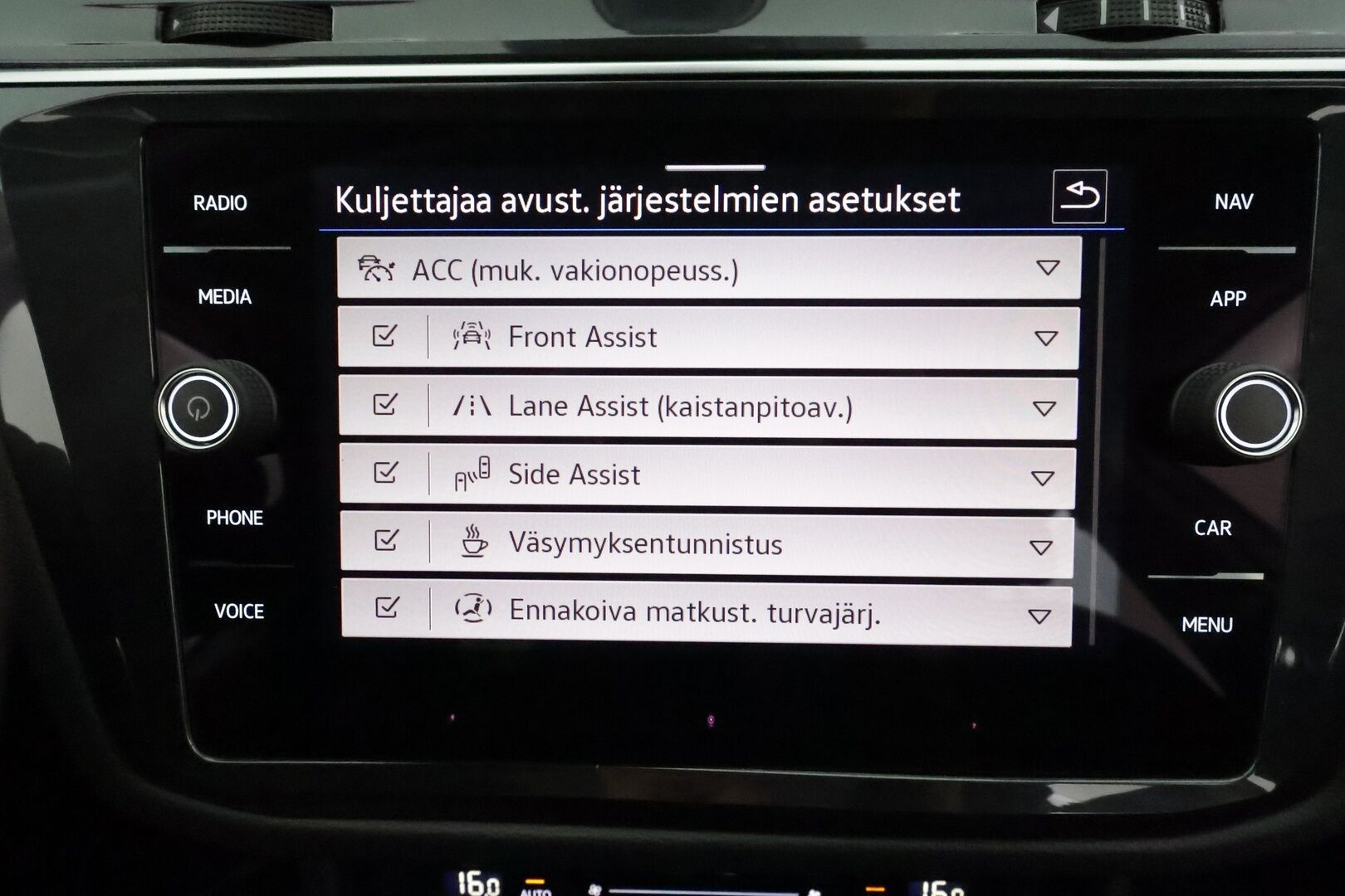 Volkswagen Tiguan 2022 Style Business 1,5 TSI 110 kW DSG **Webasto / Koukku / ACC / Matrix-LED / P.Kamera / Kaistavahti / KeylessGO** - 1-om Suomi-auto / Kahdet Renkaat