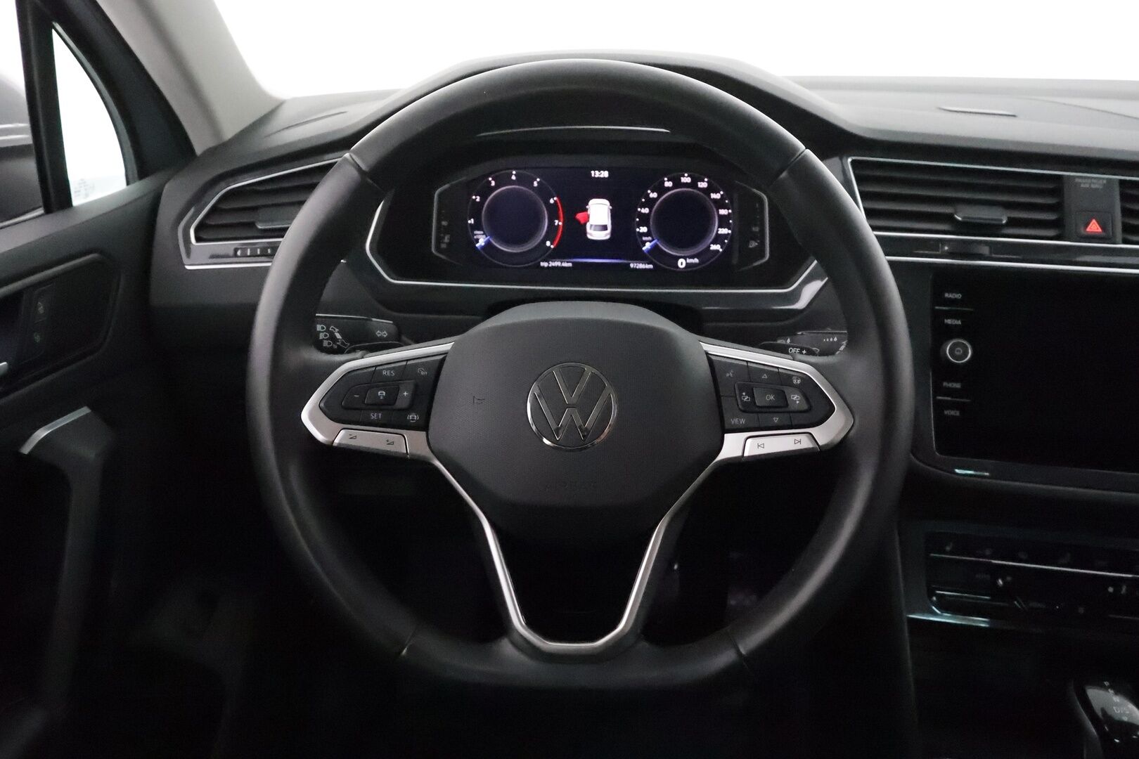 Volkswagen Tiguan 2022 Style Business 1,5 TSI 110 kW DSG **Webasto / Koukku / ACC / Matrix-LED / P.Kamera / Kaistavahti / KeylessGO** - 1-om Suomi-auto / Kahdet Renkaat