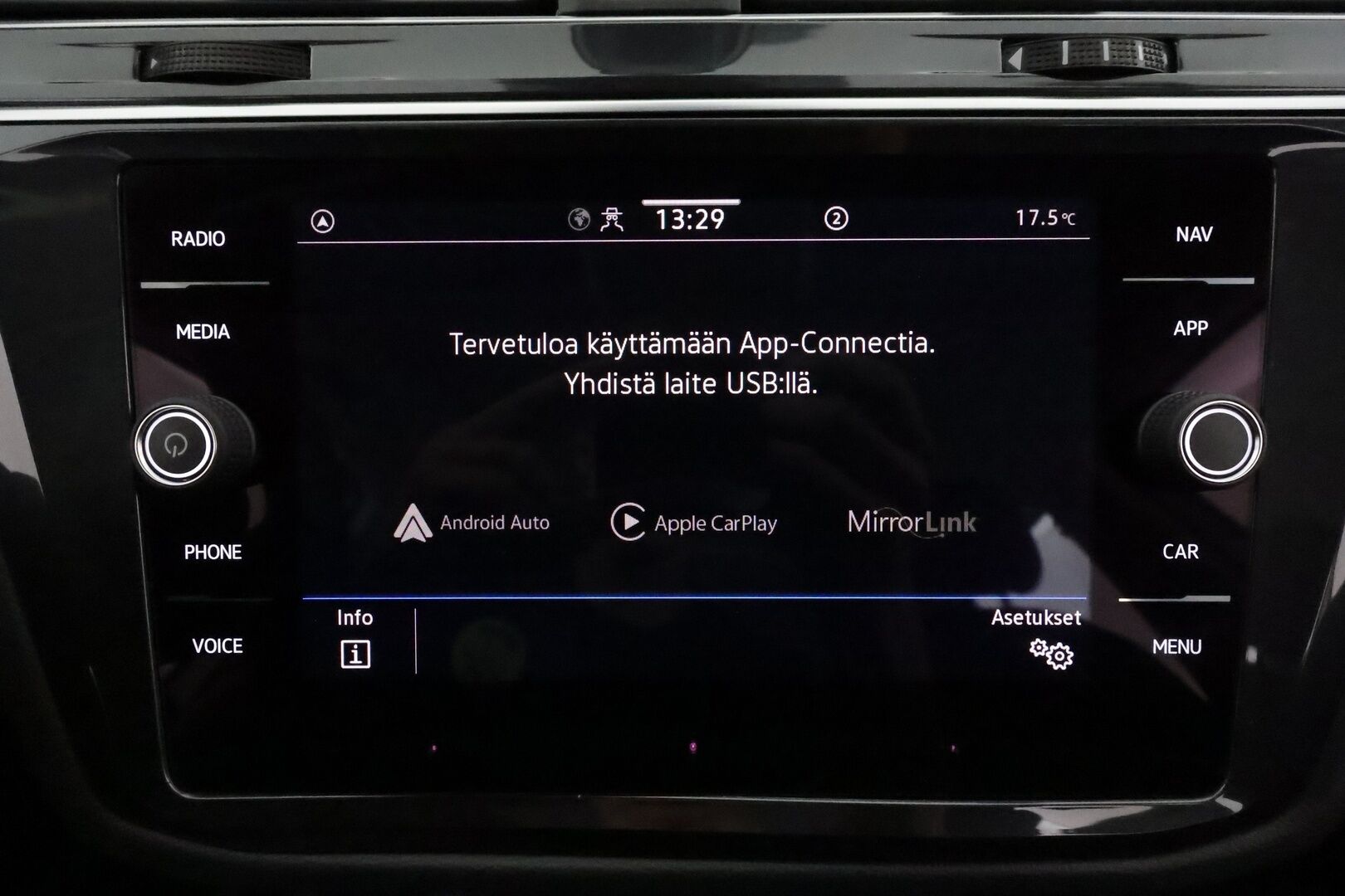 Volkswagen Tiguan 2022 Style Business 1,5 TSI 110 kW DSG **Webasto / Koukku / ACC / Matrix-LED / P.Kamera / Kaistavahti / KeylessGO** - 1-om Suomi-auto / Kahdet Renkaat