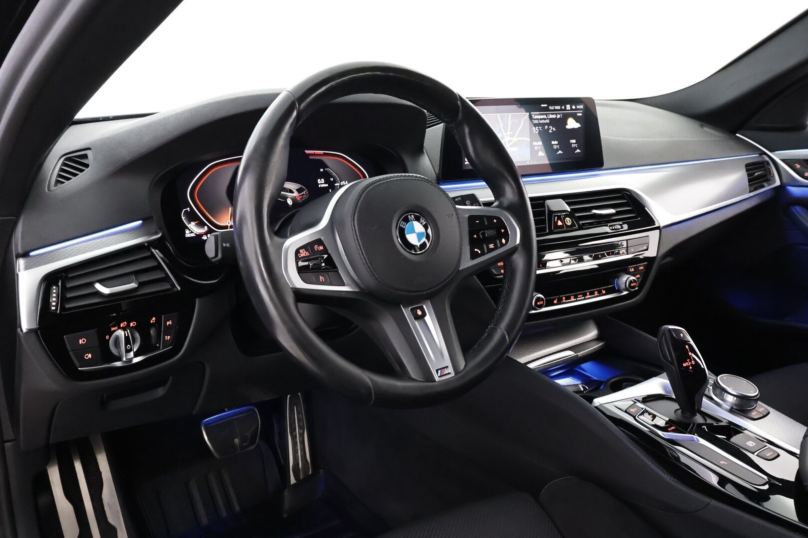 BMW 520 2020 G31 Touring 520d A xDrive M Sport MHEV - Webasto | Display Key | HiFi | Peruutuskamera | Vetokoukku | Sporttipenkit | Kangas-Alcantara | Navi | Juuri tullut Tampereelle!