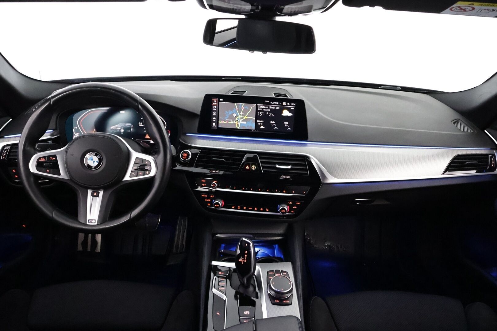 BMW 520 2020 G31 Touring 520d A xDrive M Sport MHEV - Webasto | Display Key | HiFi | Peruutuskamera | Vetokoukku | Sporttipenkit | Kangas-Alcantara | Navi | Juuri tullut Tampereelle!