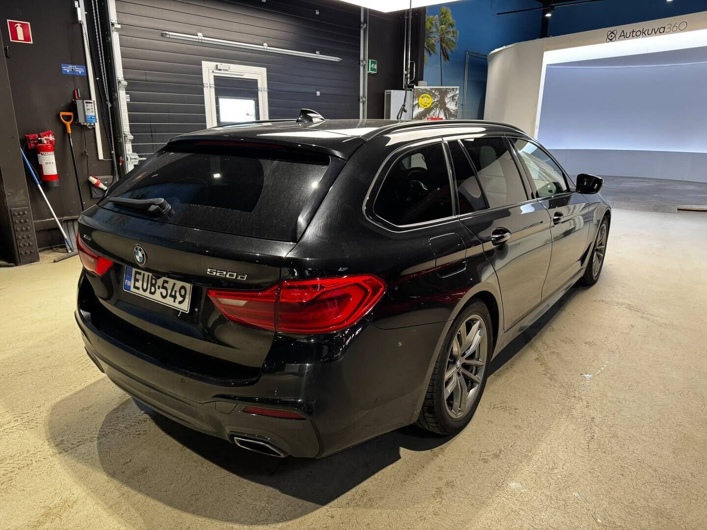 BMW 520 2020 G31 Touring 520d A xDrive M Sport MHEV - Webasto | Display Key | HiFi | Peruutuskamera | Vetokoukku | Sporttipenkit | Kangas-Alcantara | Navi | Juuri tullut Tampereelle!