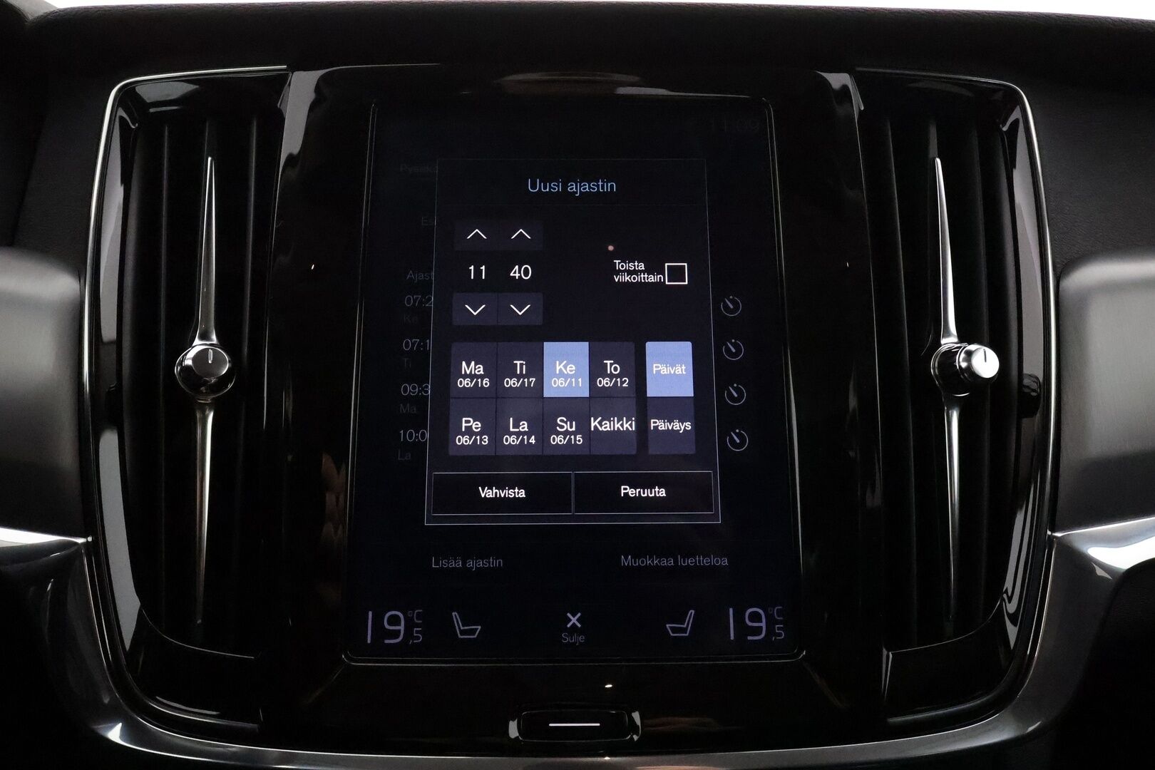 Volvo V90 2019 D4 AWD Momentum **Merkkihuollettu / Webasto / Adapt. vakkari / P.kamera / VOC / Koukku / Kaistavahti**