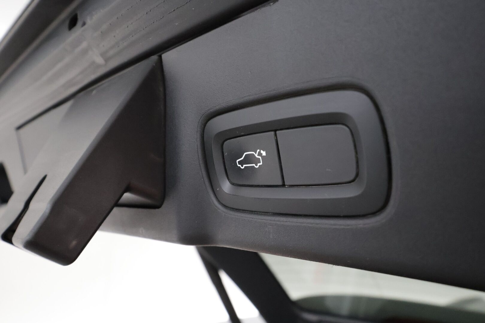 Volvo V90 2019 D4 AWD Momentum **Merkkihuollettu / Webasto / Adapt. vakkari / P.kamera / VOC / Koukku / Kaistavahti**