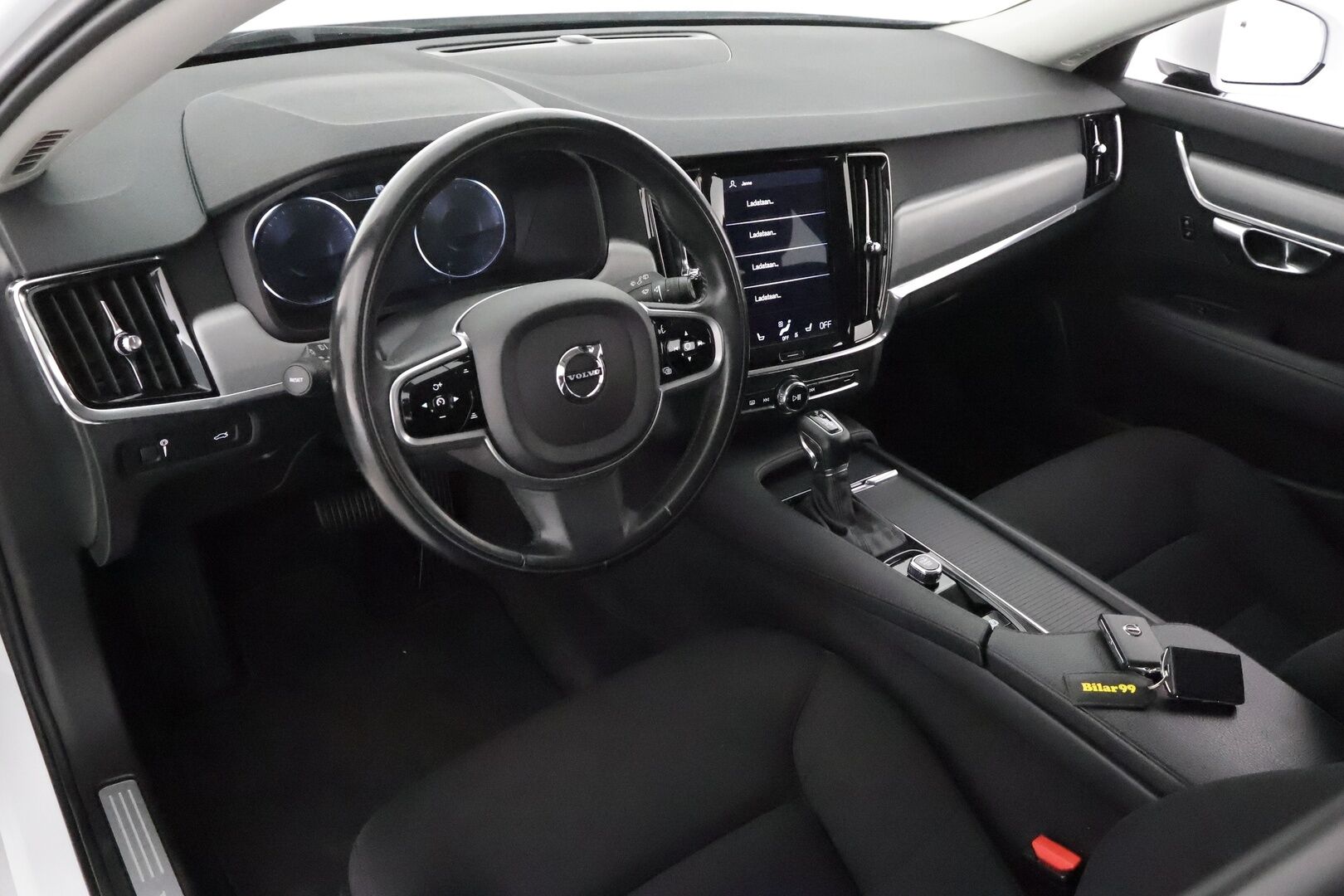 Volvo V90 2019 D4 AWD Momentum **Merkkihuollettu / Webasto / Adapt. vakkari / P.kamera / VOC / Koukku / Kaistavahti**