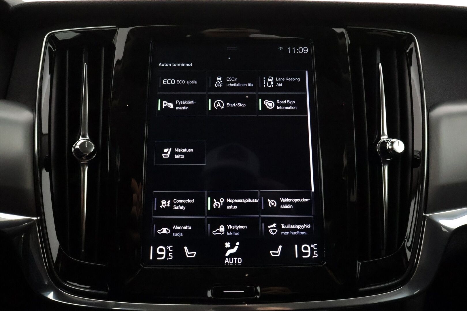 Volvo V90 2019 D4 AWD Momentum **Merkkihuollettu / Webasto / Adapt. vakkari / P.kamera / VOC / Koukku / Kaistavahti**