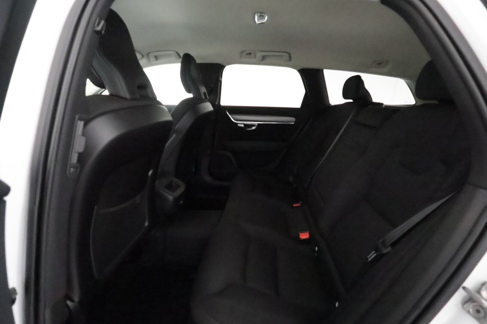 Volvo V90 2019 D4 AWD Momentum **Merkkihuollettu / Webasto / Adapt. vakkari / P.kamera / VOC / Koukku / Kaistavahti**