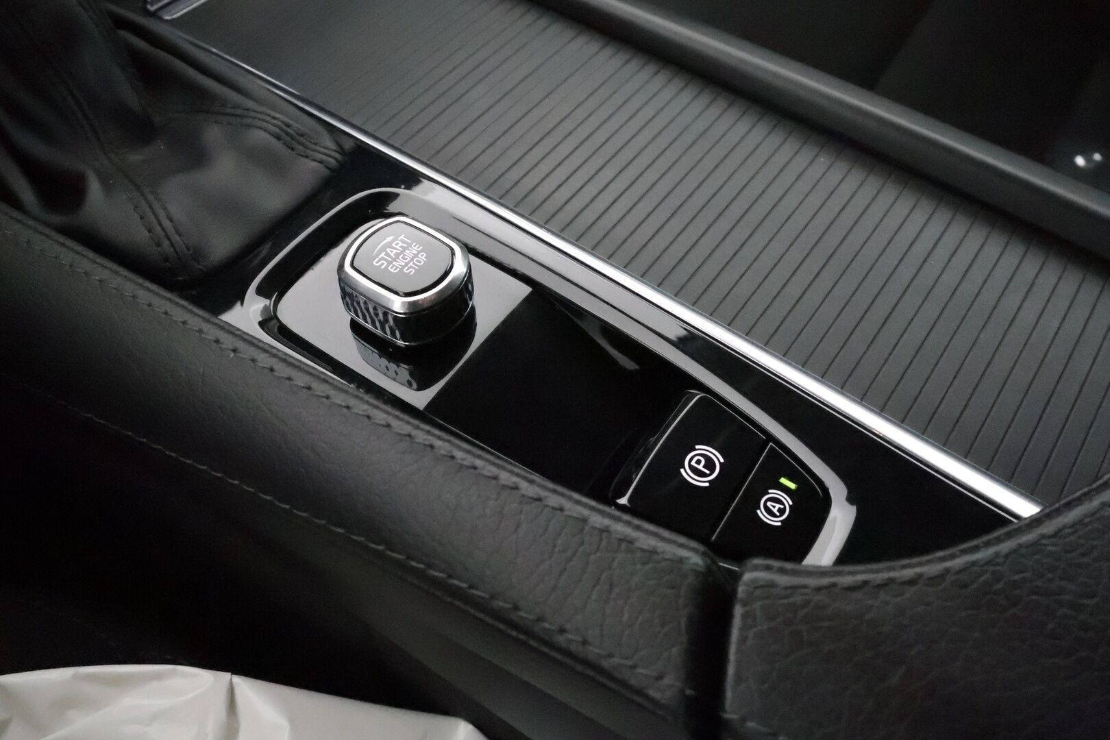 Volvo V90 2019 D4 AWD Momentum **Merkkihuollettu / Webasto / Adapt. vakkari / P.kamera / VOC / Koukku / Kaistavahti**
