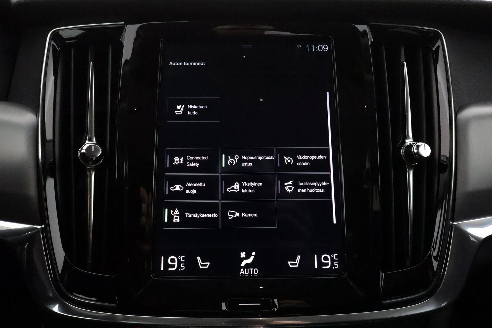 Volvo V90 2019 D4 AWD Momentum **Merkkihuollettu / Webasto / Adapt. vakkari / P.kamera / VOC / Koukku / Kaistavahti**