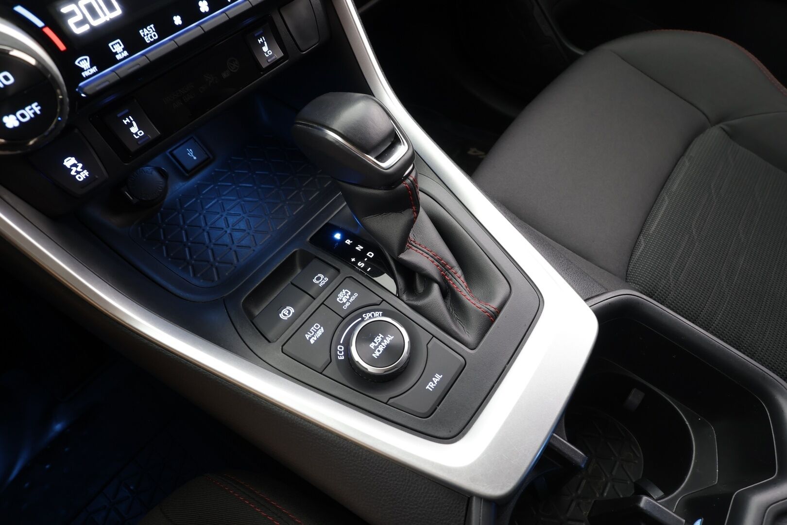 Toyota RAV4 Plug-in 2022 Hybrid 2,5 AWD-i Active Business Edition - | ACC | ILP | Webasto | Koukku | LTA | BSM | RSA | Navi | Keyless | P.kamera | Apple & Android | Lämm. ratti | Merkkihuollot | 2x renkaat aluin |