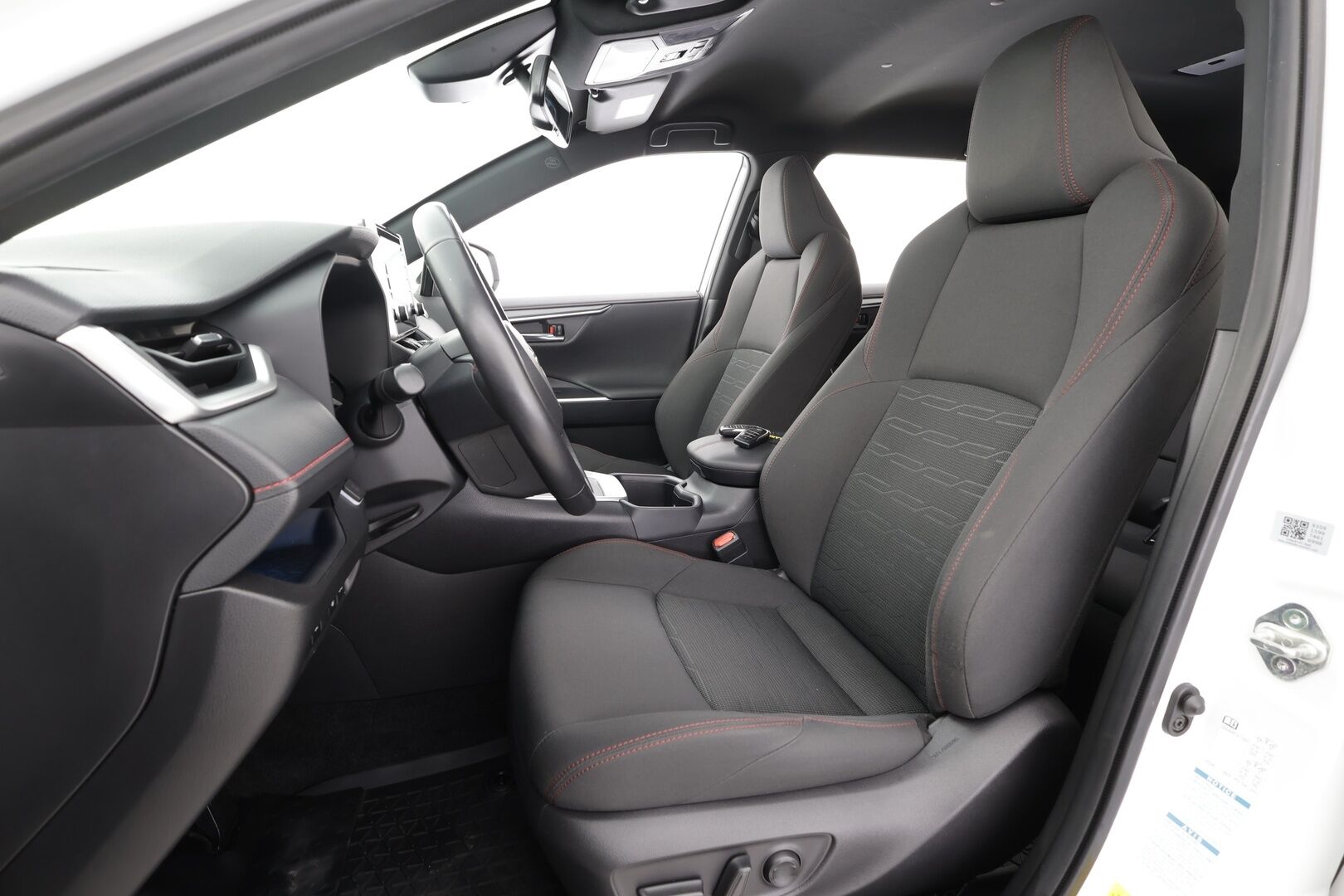 Toyota RAV4 Plug-in 2022 Hybrid 2,5 AWD-i Active Business Edition - | ACC | ILP | Webasto | Koukku | LTA | BSM | RSA | Navi | Keyless | P.kamera | Apple & Android | Lämm. ratti | Merkkihuollot | 2x renkaat aluin |