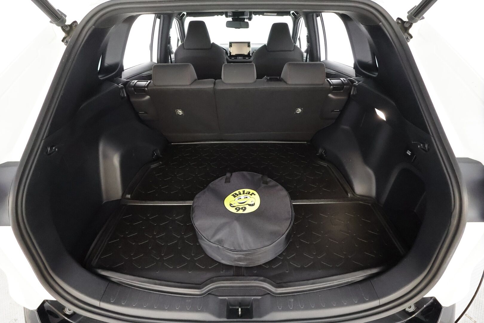 Toyota RAV4 Plug-in 2022 Hybrid 2,5 AWD-i Active Business Edition - | ACC | ILP | Webasto | Koukku | LTA | BSM | RSA | Navi | Keyless | P.kamera | Apple & Android | Lämm. ratti | Merkkihuollot | 2x renkaat aluin |