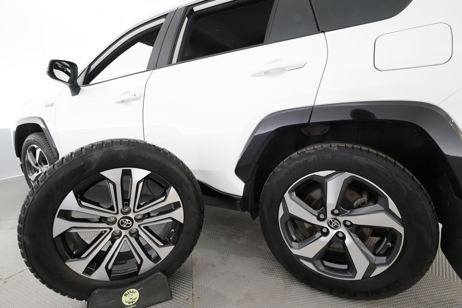 Toyota RAV4 Plug-in 2022 Hybrid 2,5 AWD-i Active Business Edition - | ACC | ILP | Webasto | Koukku | LTA | BSM | RSA | Navi | Keyless | P.kamera | Apple & Android | Lämm. ratti | Merkkihuollot | 2x renkaat aluin |