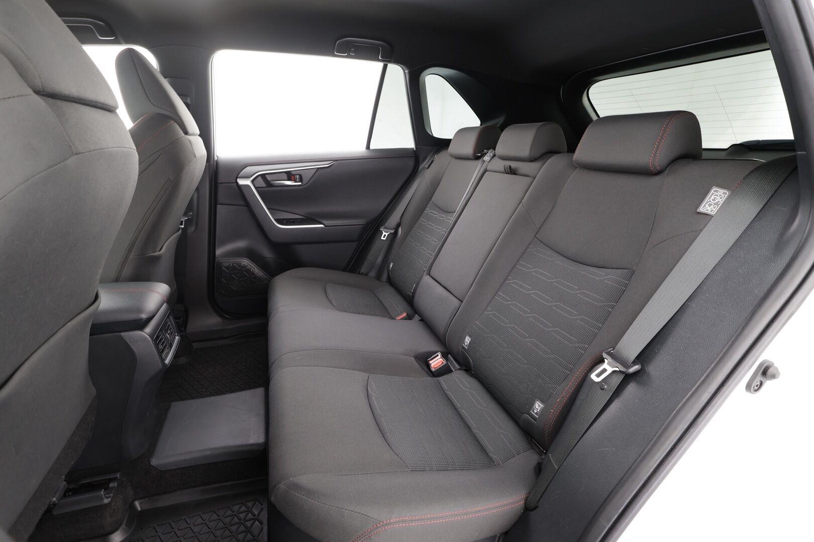 Toyota RAV4 Plug-in 2022 Hybrid 2,5 AWD-i Active Business Edition - | ACC | ILP | Webasto | Koukku | LTA | BSM | RSA | Navi | Keyless | P.kamera | Apple & Android | Lämm. ratti | Merkkihuollot | 2x renkaat aluin |